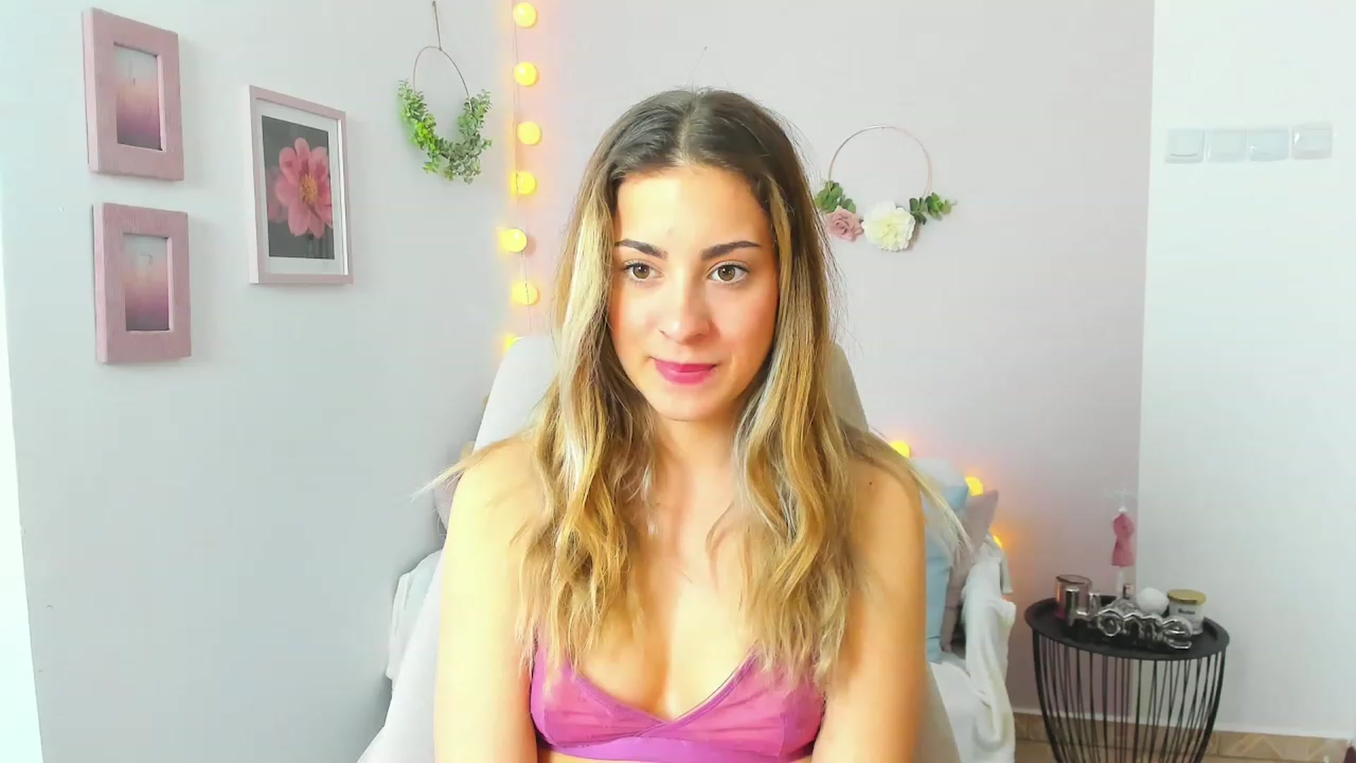Gallery image thumbnail from Gia_Lopez18's myfreecams stream on, 04/21/2023, 13:00 image 11 of 20