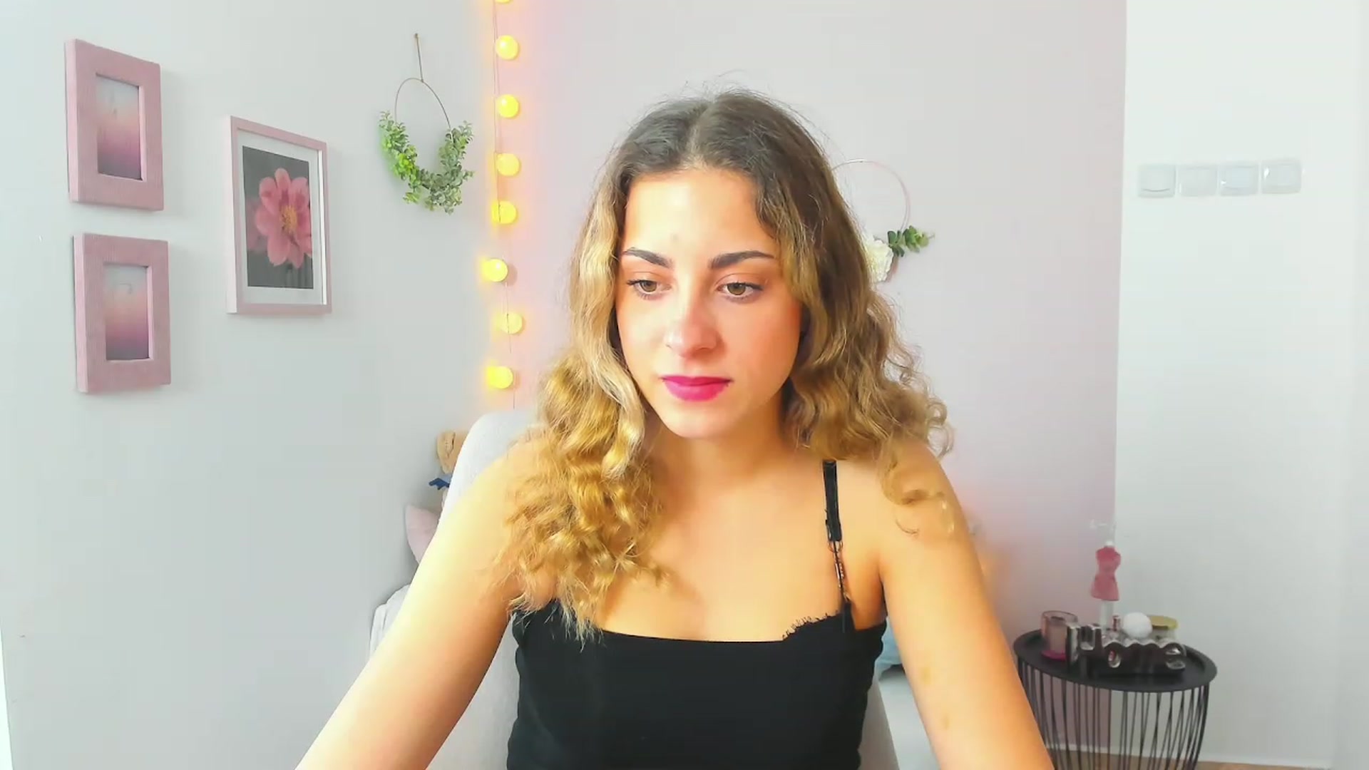 Gallery image thumbnail from Gia_Lopez18's myfreecams stream on, 04/24/2023, 09:43 image 7 of 20