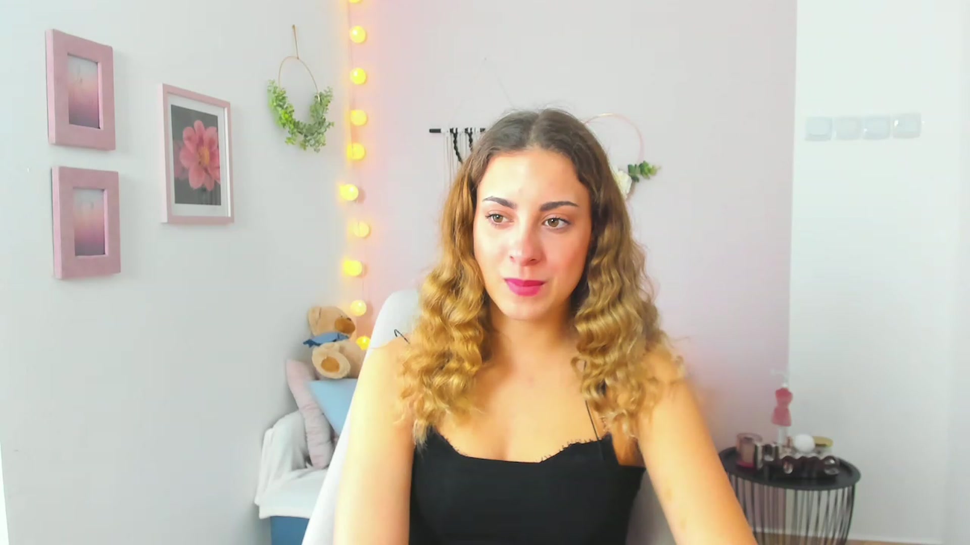 Gallery image thumbnail from Gia_Lopez18's myfreecams stream on, 04/24/2023, 09:43 image 16 of 20