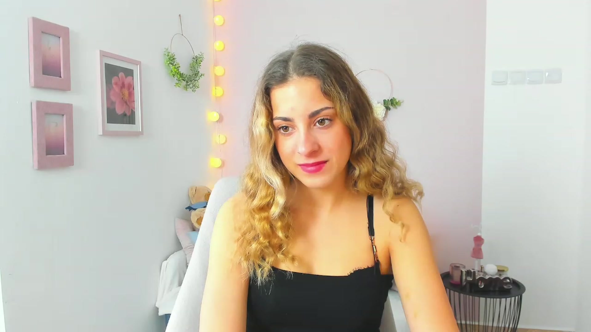 Gallery image thumbnail from Gia_Lopez18's myfreecams stream on, 04/24/2023, 09:43 image 8 of 20