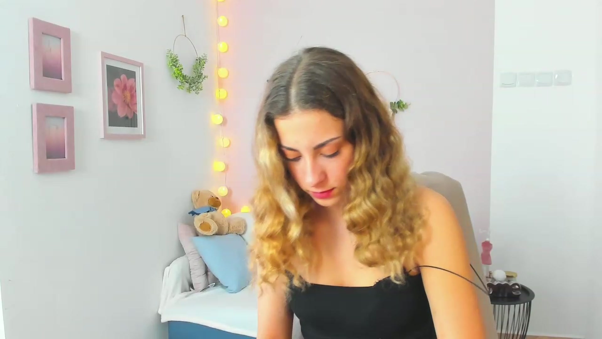 Gallery image thumbnail from Gia_Lopez18's myfreecams stream on, 04/24/2023, 09:43 image 11 of 20