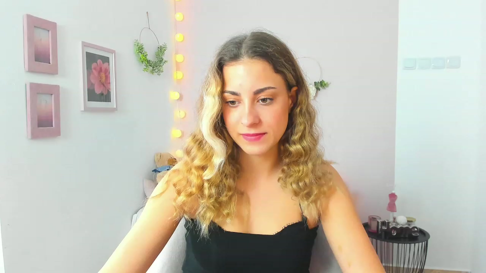 Gallery image thumbnail from Gia_Lopez18's myfreecams stream on, 04/24/2023, 10:54 image 2 of 20
