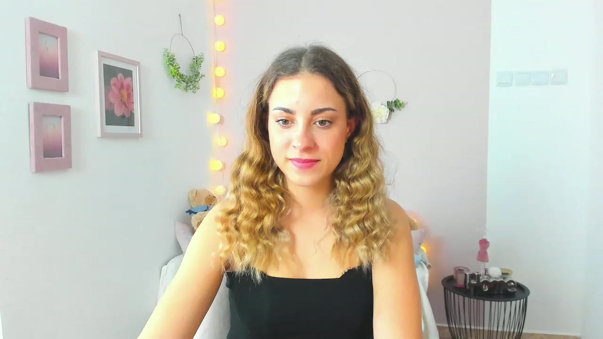 Gallery image thumbnail from Gia_Lopez18's myfreecams stream on, 04/24/2023, 10:54 image 15 of 20