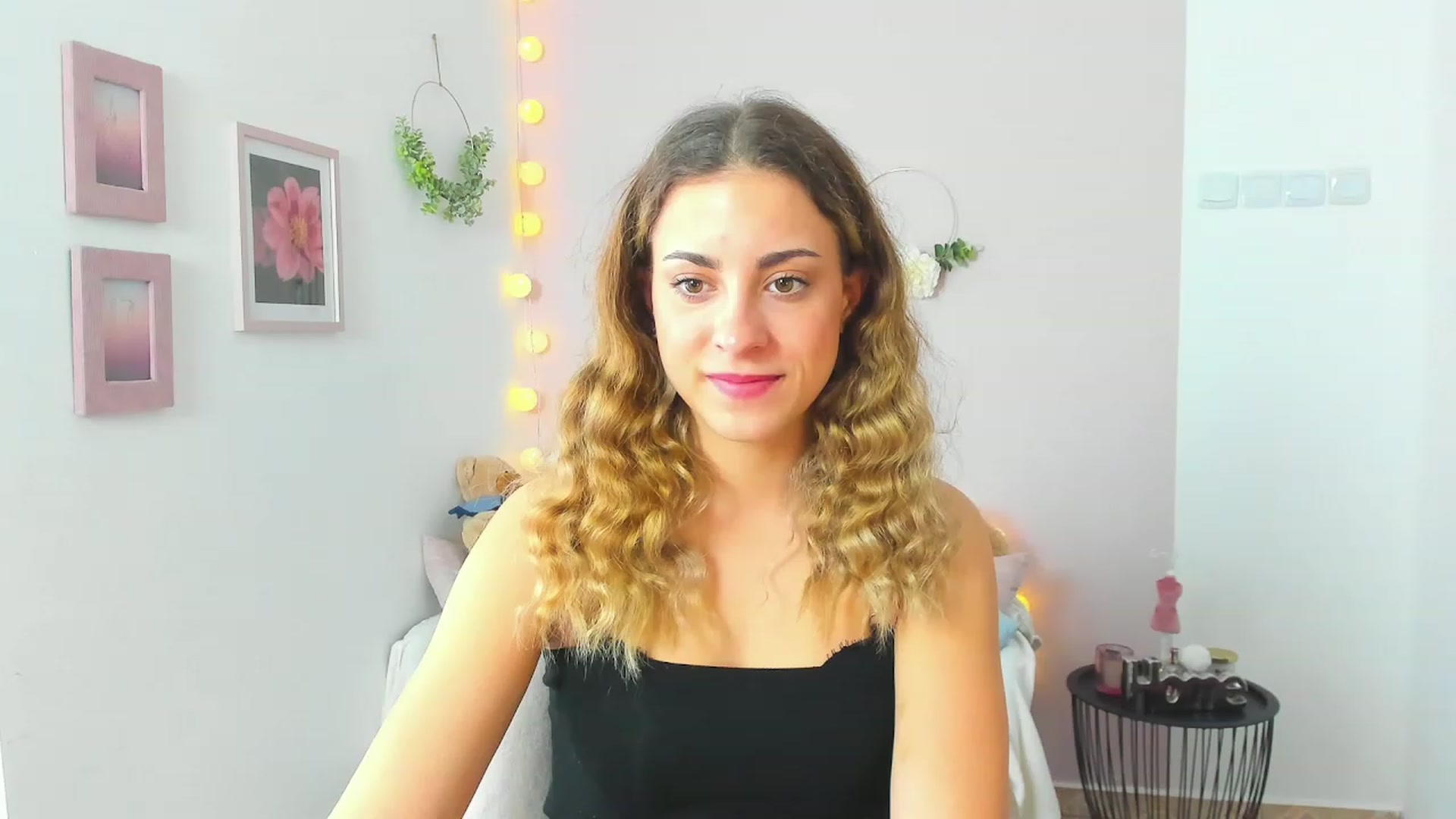 Gallery image thumbnail from Gia_Lopez18's myfreecams stream on, 04/24/2023, 10:54 image 14 of 20