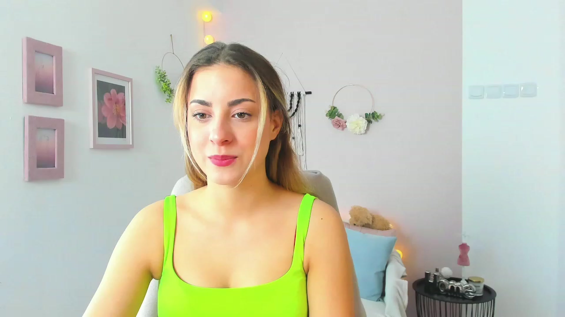 Gallery image thumbnail from Gia_Lopez18's myfreecams stream on, 04/28/2023, 11:09 image 14 of 20