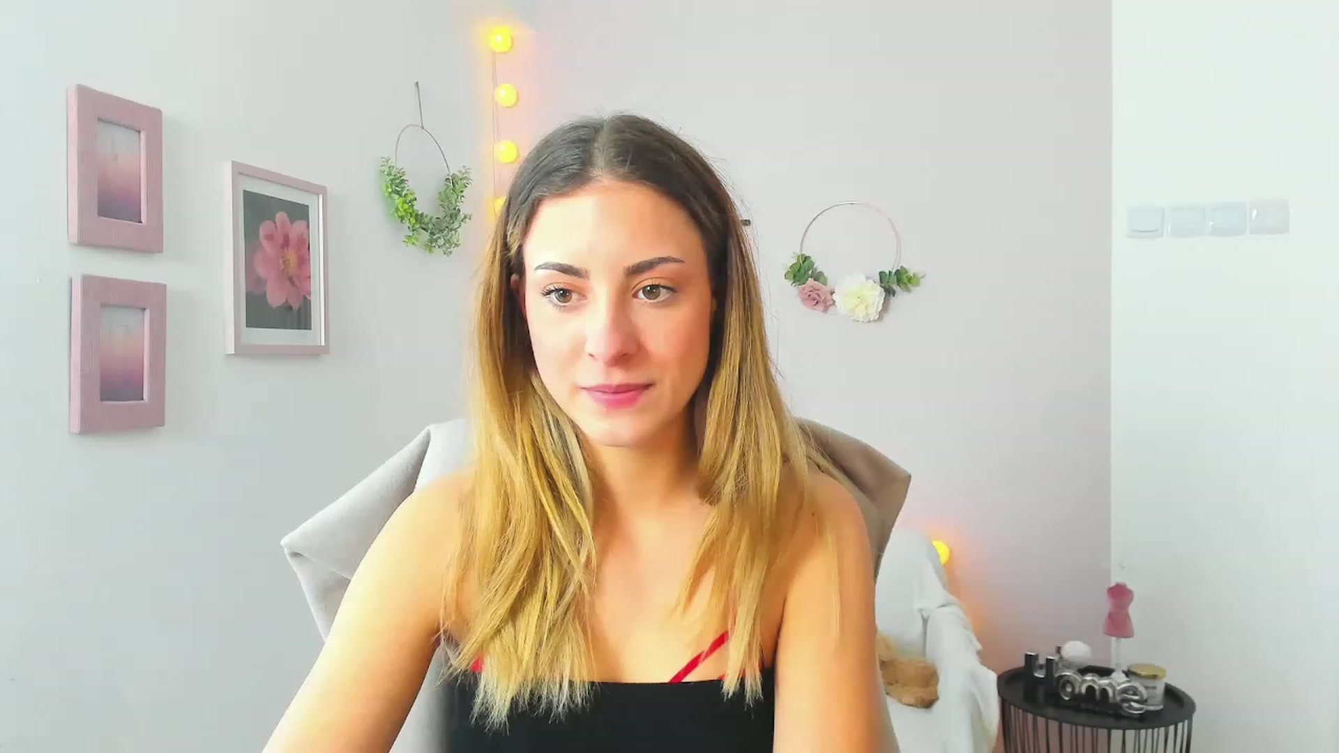 Gallery image thumbnail from Gia_Lopez18's myfreecams stream on, 04/30/2023, 12:20 image 19 of 20