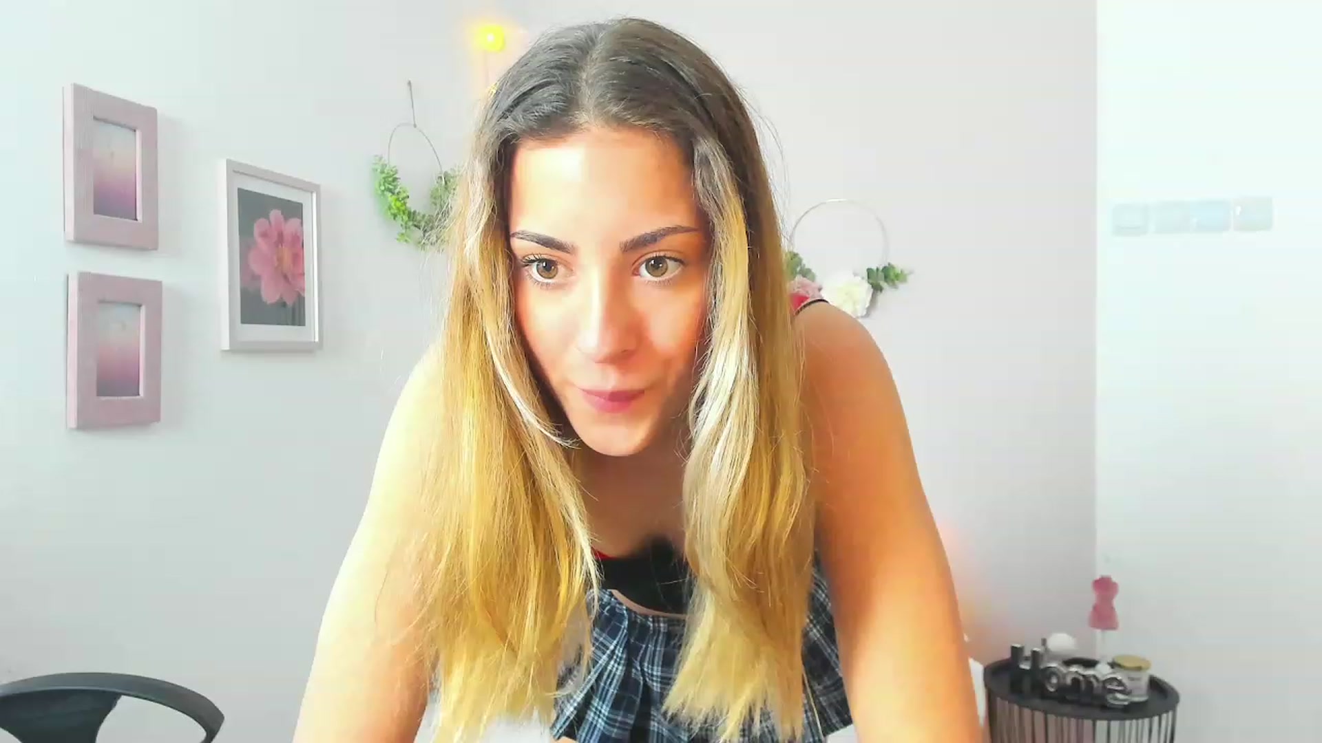 Gallery image thumbnail from Gia_Lopez18's myfreecams stream on, 04/30/2023, 12:20 image 9 of 20