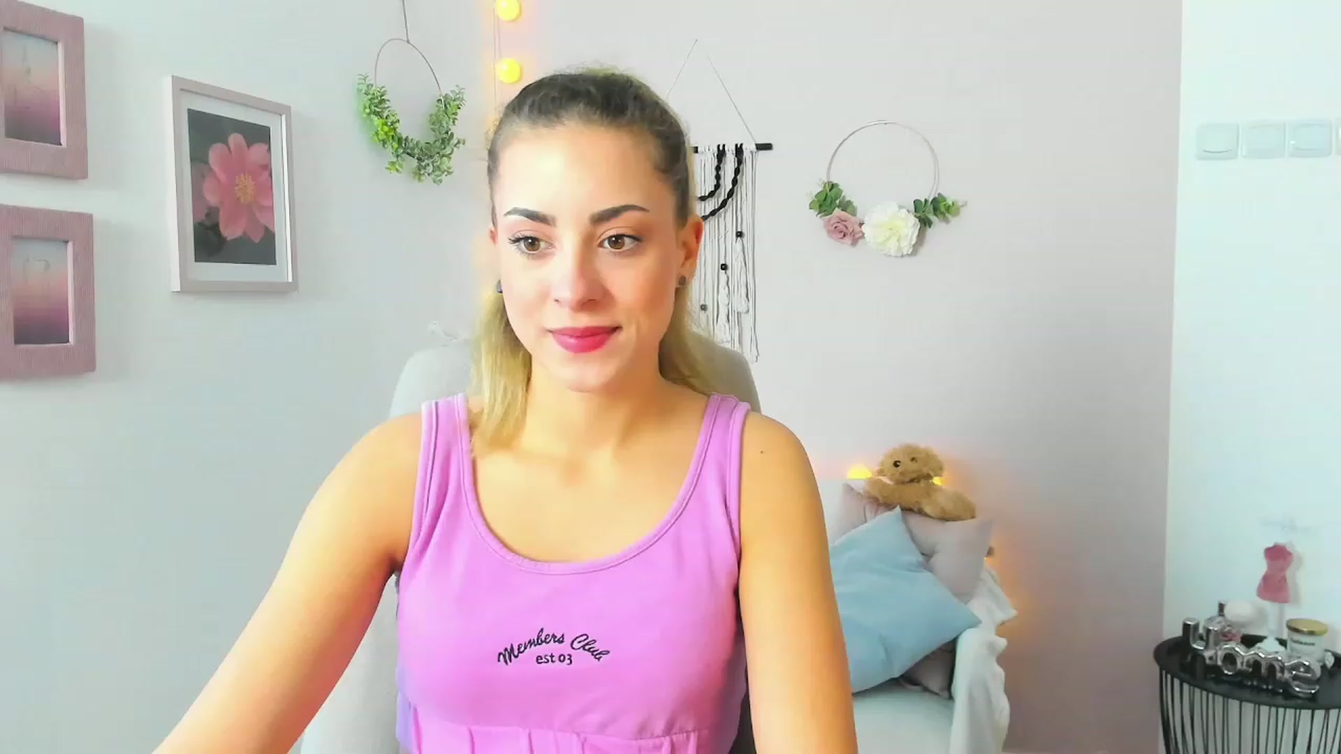 Gallery image thumbnail from Gia_Lopez18's myfreecams stream on, 05/01/2023, 08:29 image 20 of 20