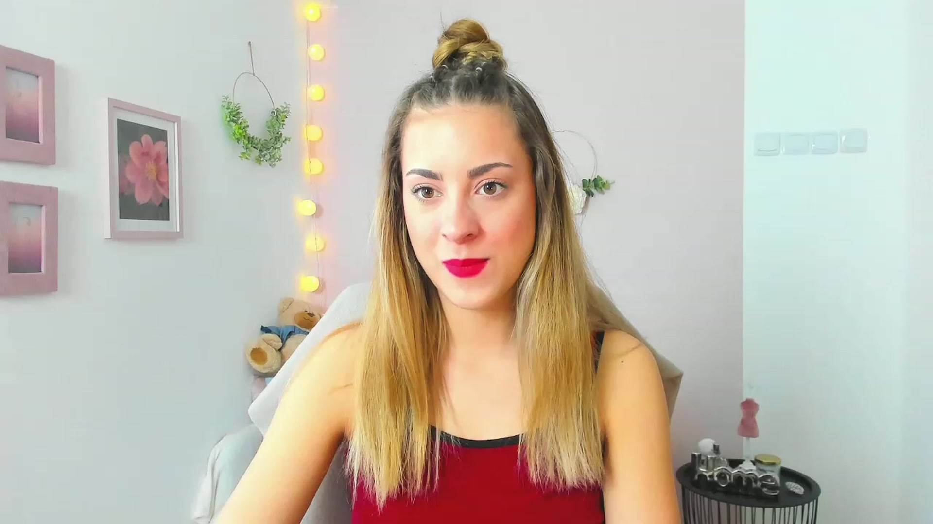 Gallery image thumbnail from Gia_Lopez18's myfreecams stream on, 05/02/2023, 09:14 image 19 of 20