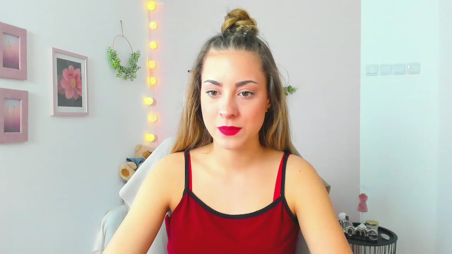 Gallery image thumbnail from Gia_Lopez18's myfreecams stream on, 05/02/2023, 09:14 image 4 of 20