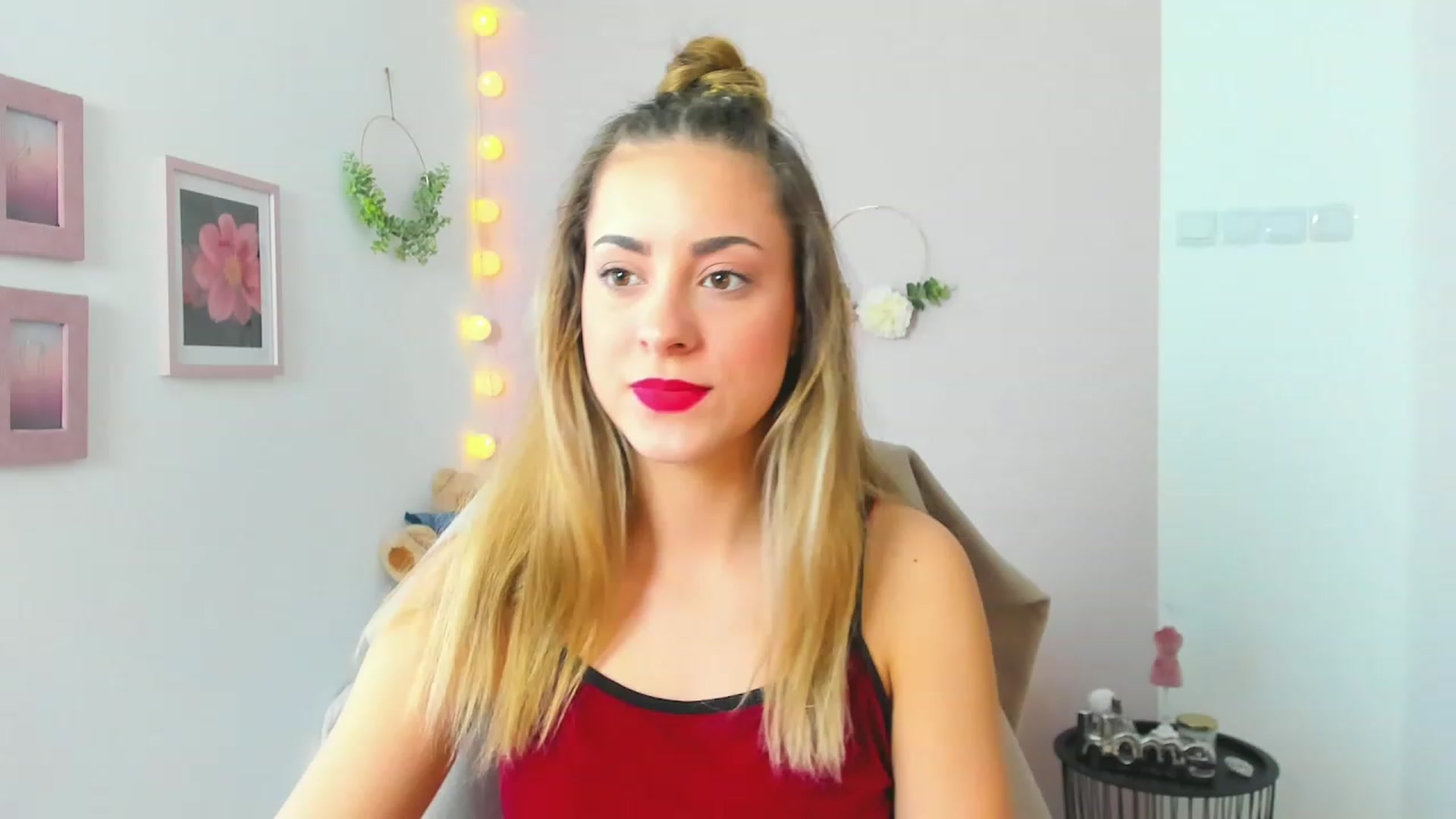 Gallery image thumbnail from Gia_Lopez18's myfreecams stream on, 05/02/2023, 09:14 image 3 of 20