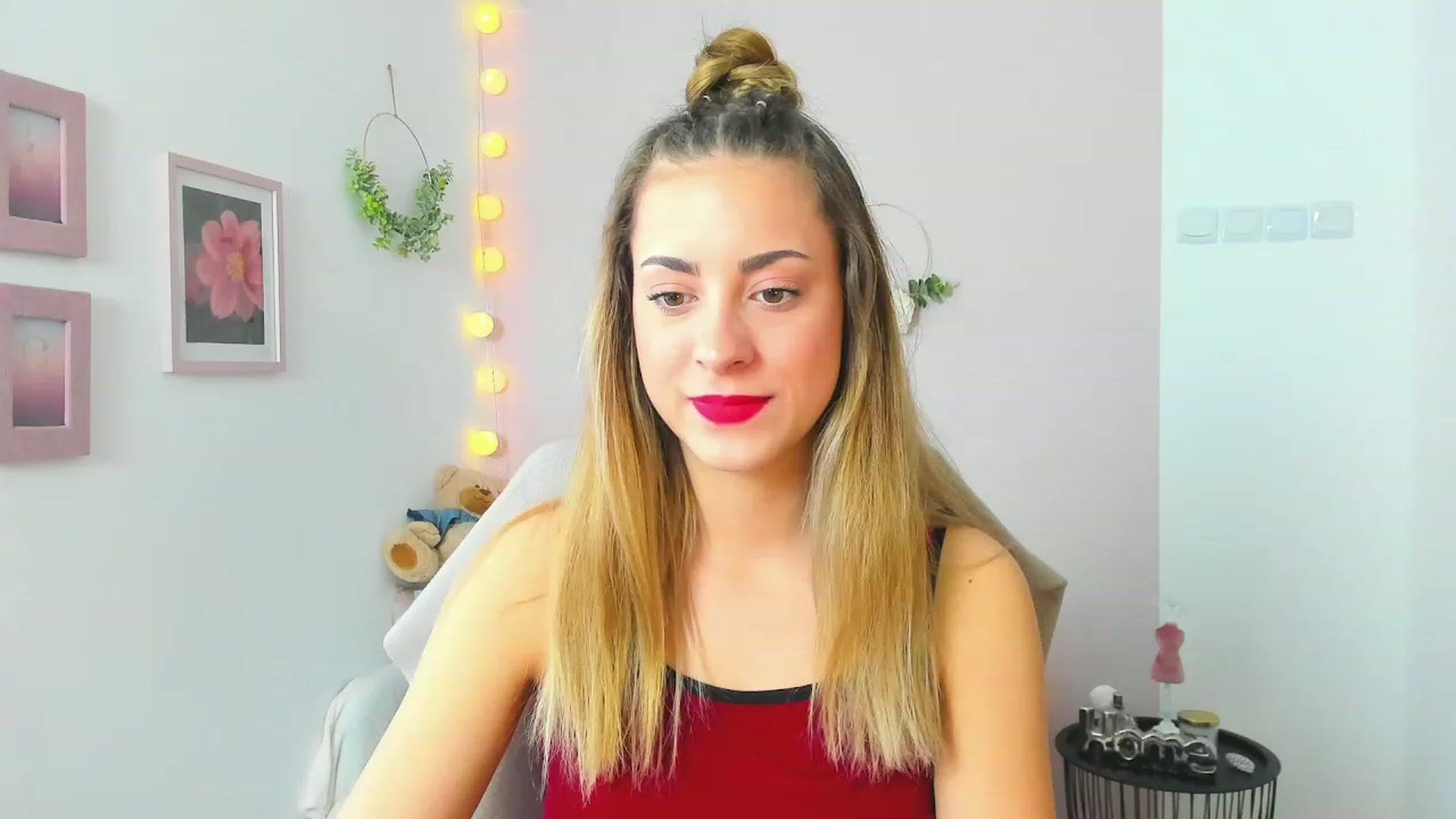 Gallery image thumbnail from Gia_Lopez18's myfreecams stream on, 05/02/2023, 09:14 image 18 of 20