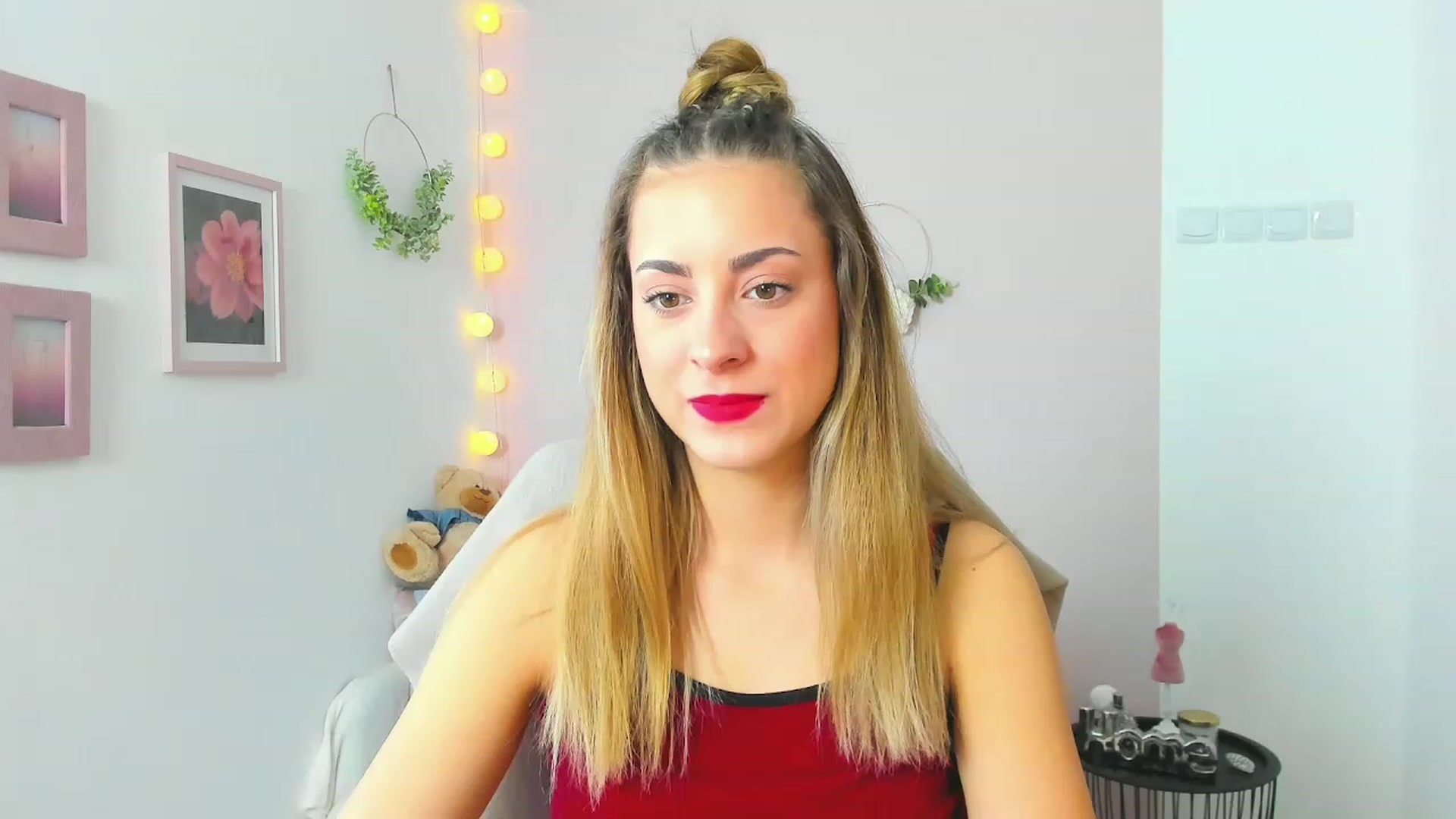 Gallery image thumbnail from Gia_Lopez18's myfreecams stream on, 05/02/2023, 09:14 image 20 of 20