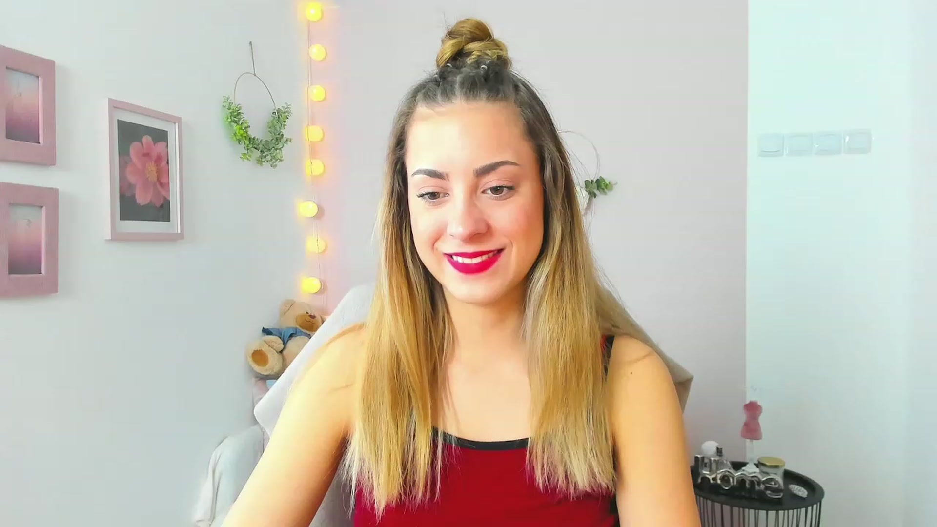 Gallery image thumbnail from Gia_Lopez18's myfreecams stream on, 05/02/2023, 09:14 image 15 of 20
