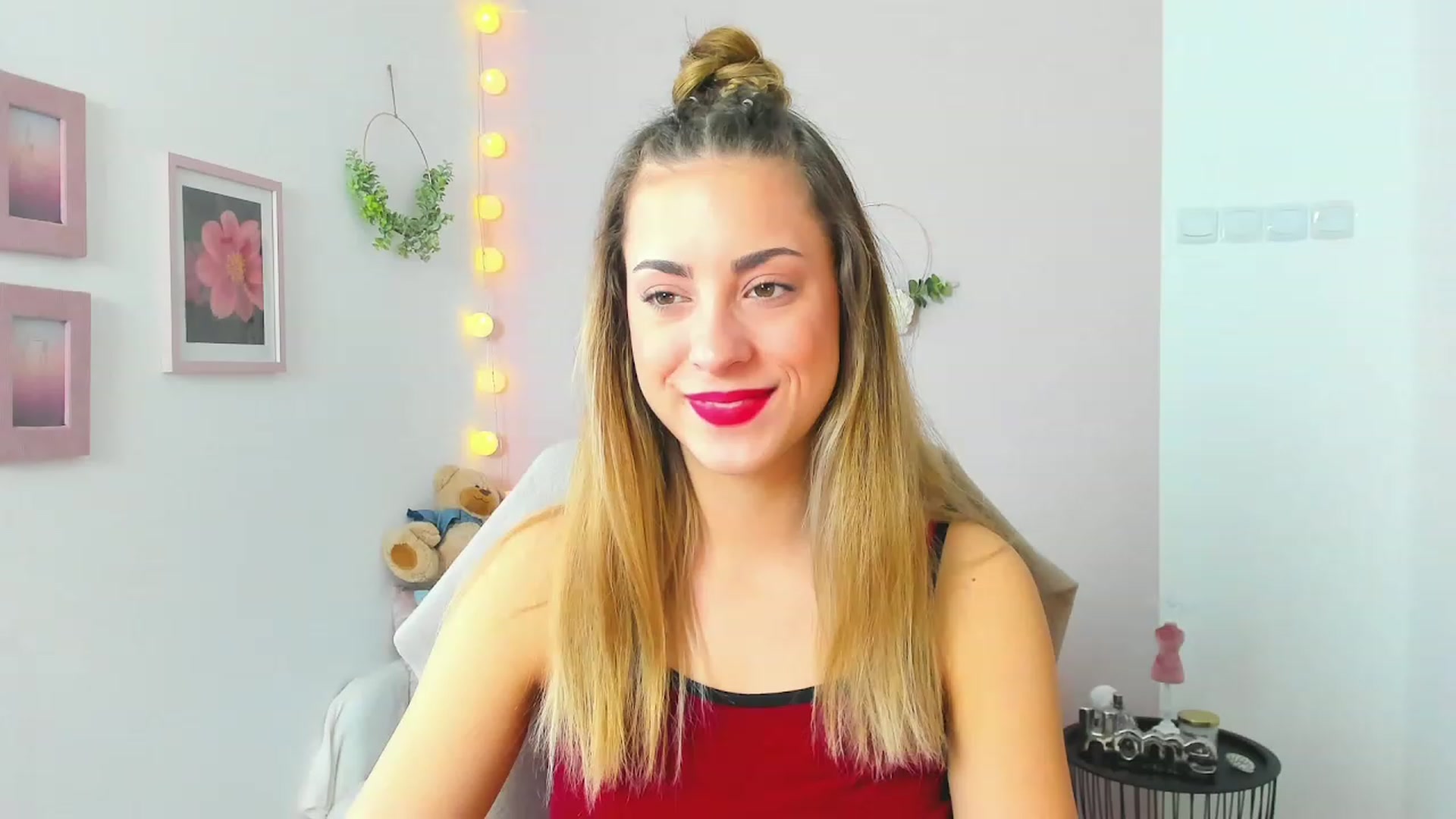 Gallery image thumbnail from Gia_Lopez18's myfreecams stream on, 05/02/2023, 09:14 image 16 of 20