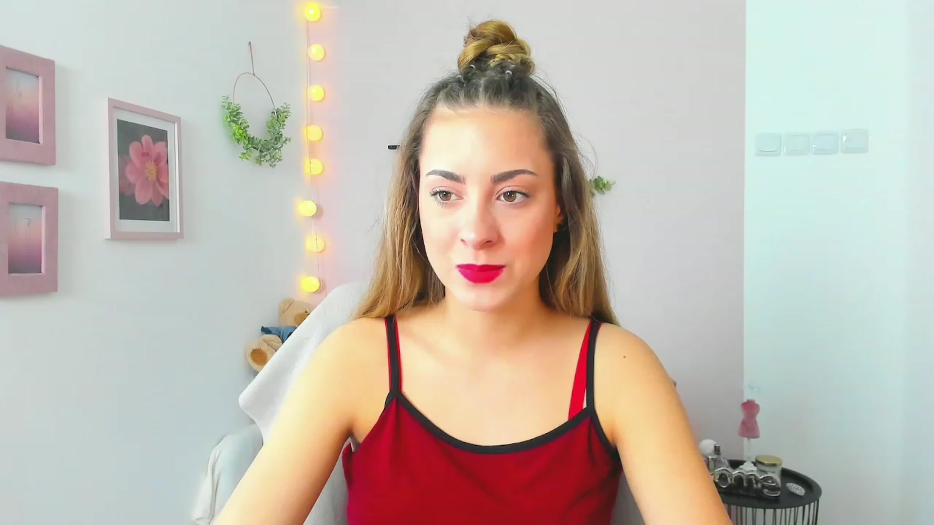 Gallery image thumbnail from Gia_Lopez18's myfreecams stream on, 05/02/2023, 09:14 image 7 of 20