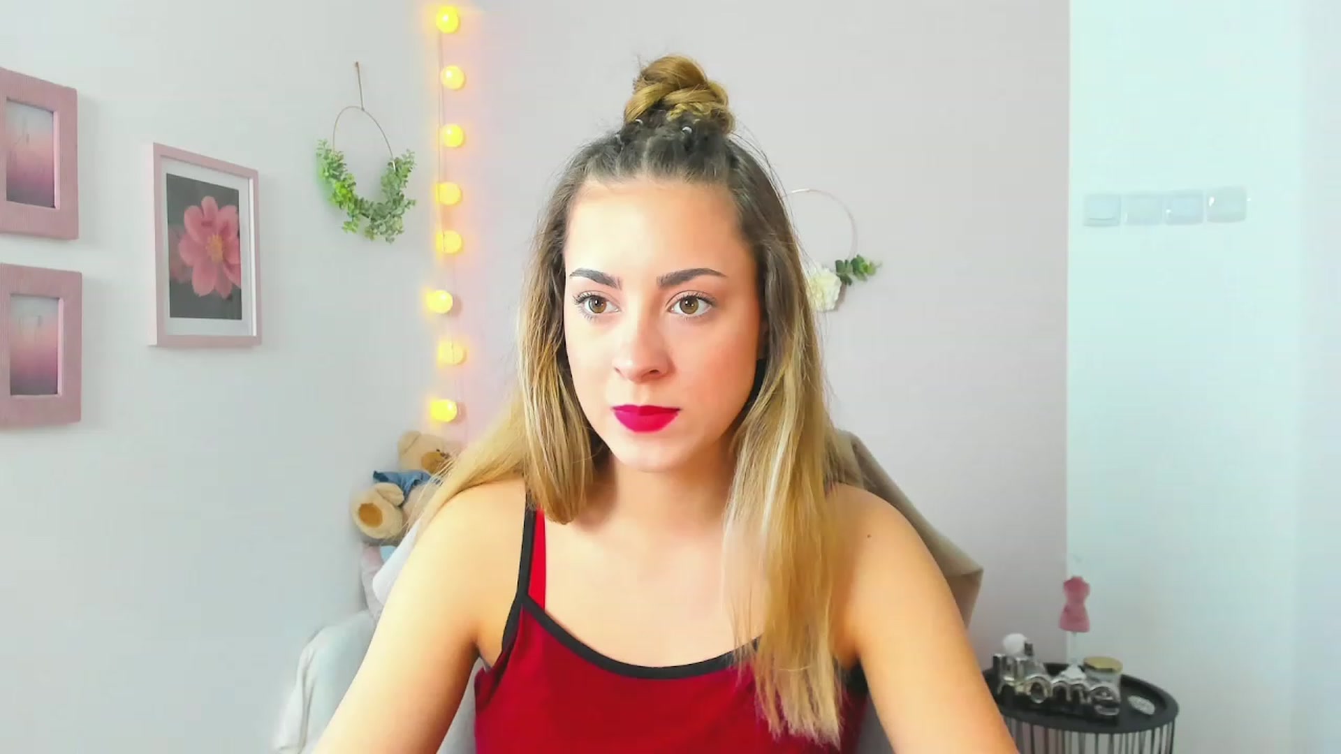 Gallery image thumbnail from Gia_Lopez18's myfreecams stream on, 05/02/2023, 09:14 image 2 of 20