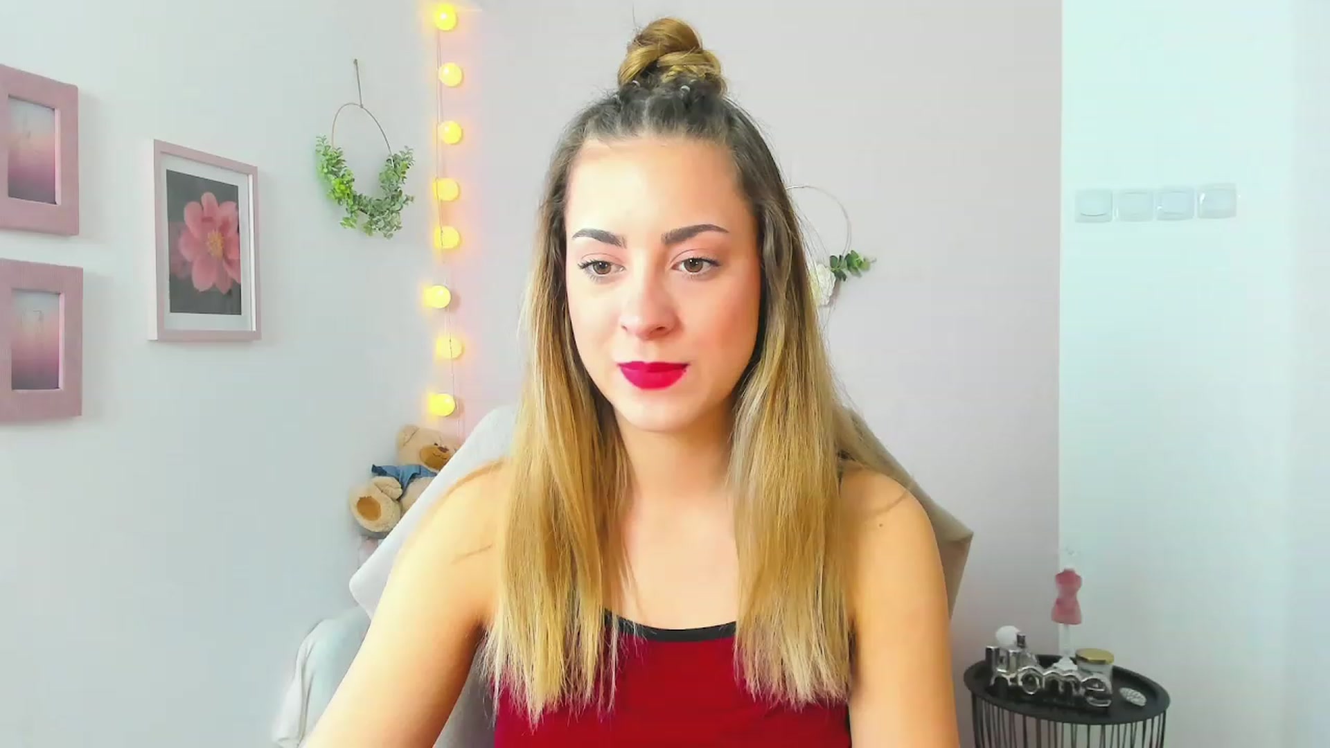 Gallery image thumbnail from Gia_Lopez18's myfreecams stream on, 05/02/2023, 09:14 image 12 of 20