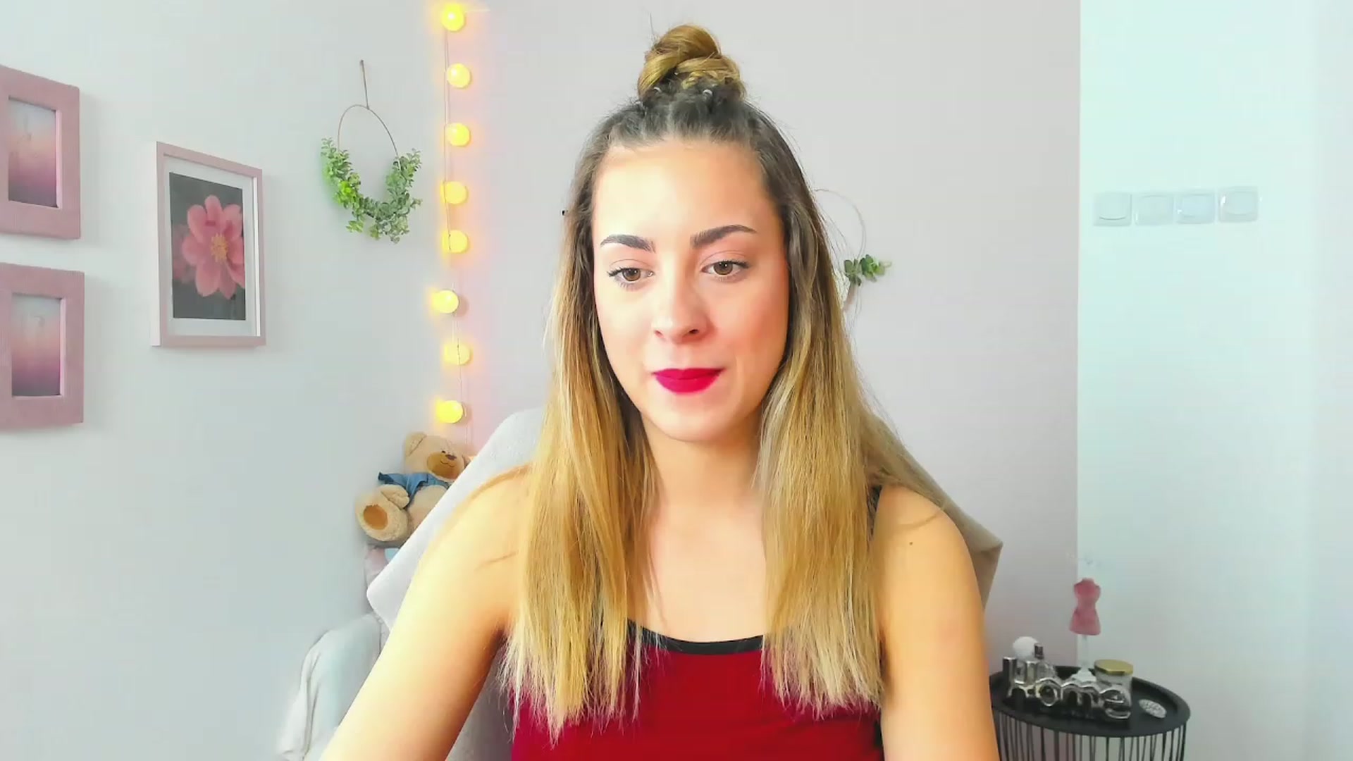 Gallery image thumbnail from Gia_Lopez18's myfreecams stream on, 05/02/2023, 09:14 image 14 of 20