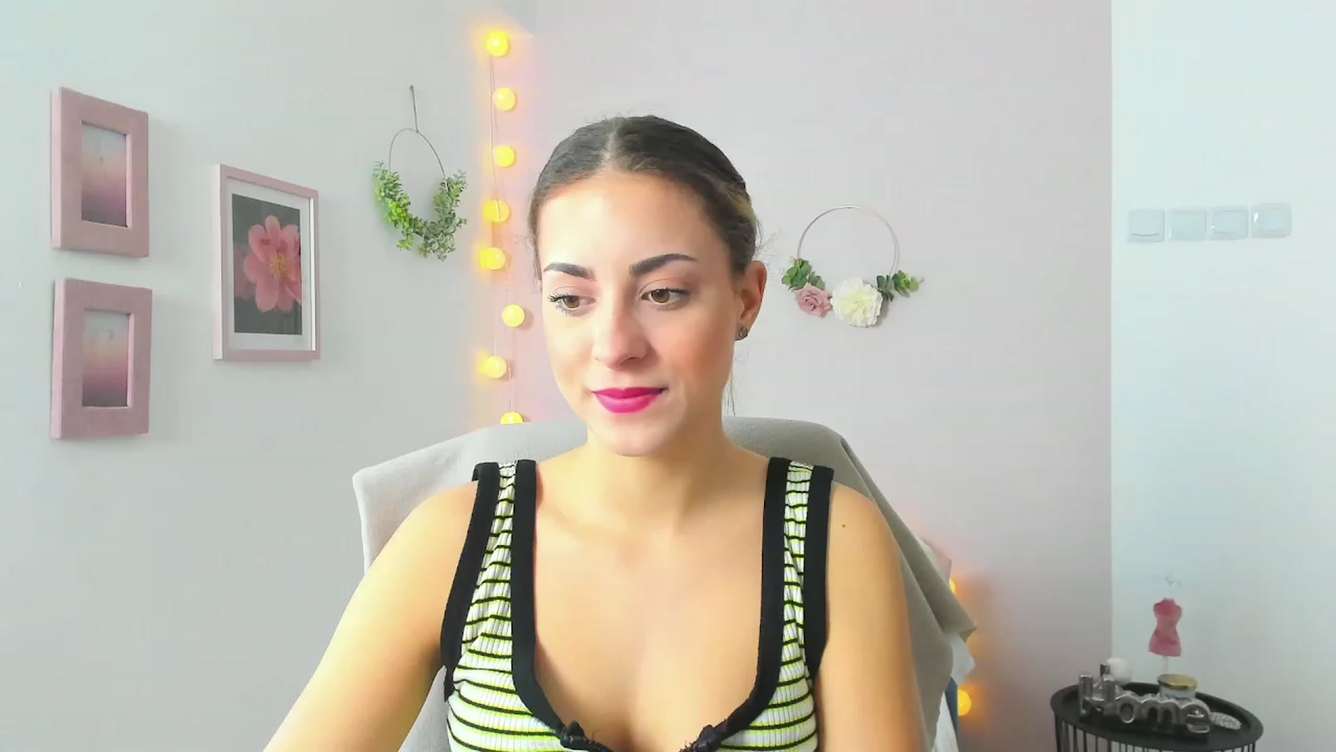 Gallery image thumbnail from Gia_Lopez18's myfreecams stream on, 05/04/2023, 10:03 image 7 of 20