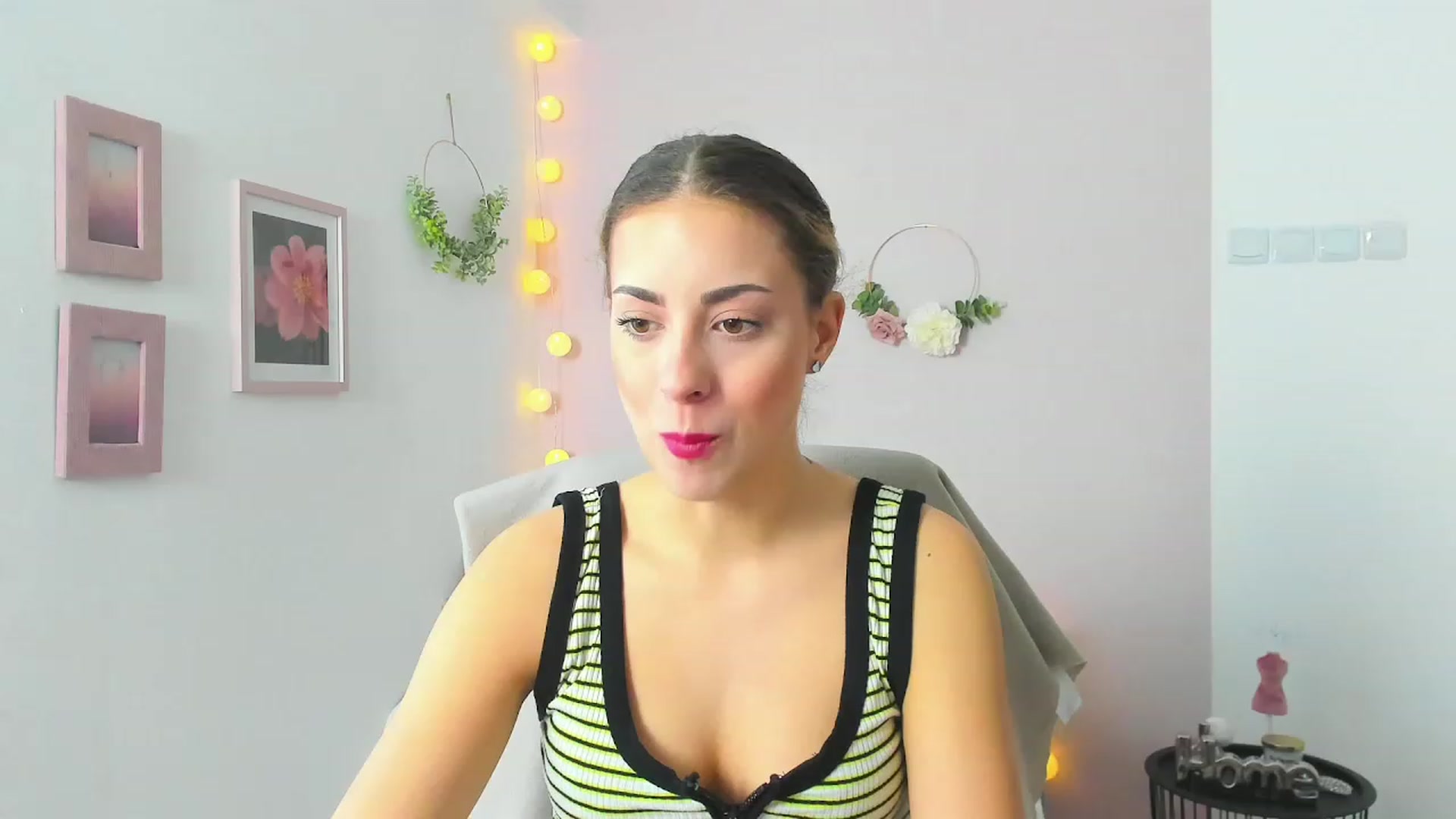 Gallery image thumbnail from Gia_Lopez18's myfreecams stream on, 05/04/2023, 10:03 image 5 of 20