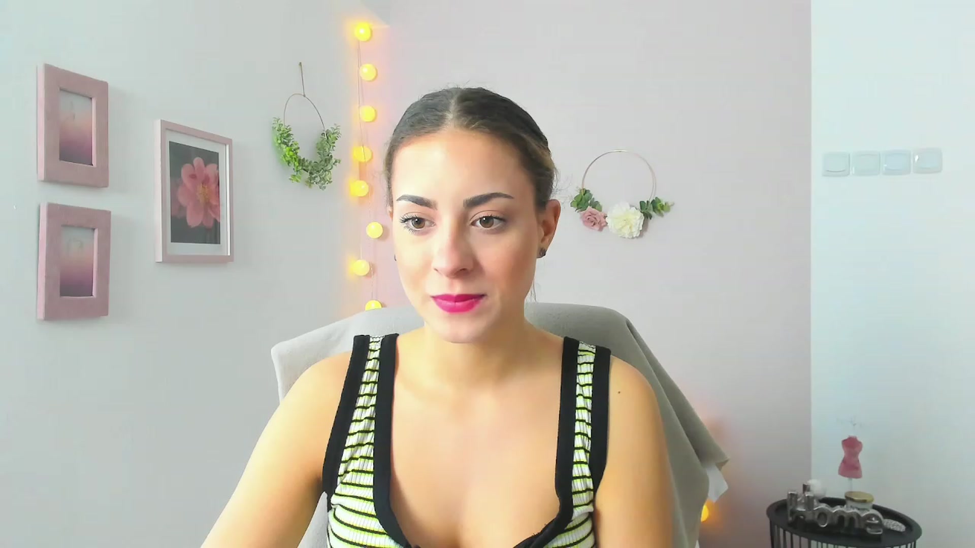 Gallery image thumbnail from Gia_Lopez18's myfreecams stream on, 05/04/2023, 10:03 image 12 of 20