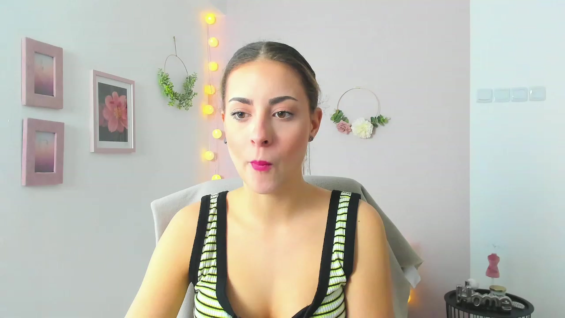 Gallery image thumbnail from Gia_Lopez18's myfreecams stream on, 05/04/2023, 10:03 image 13 of 20