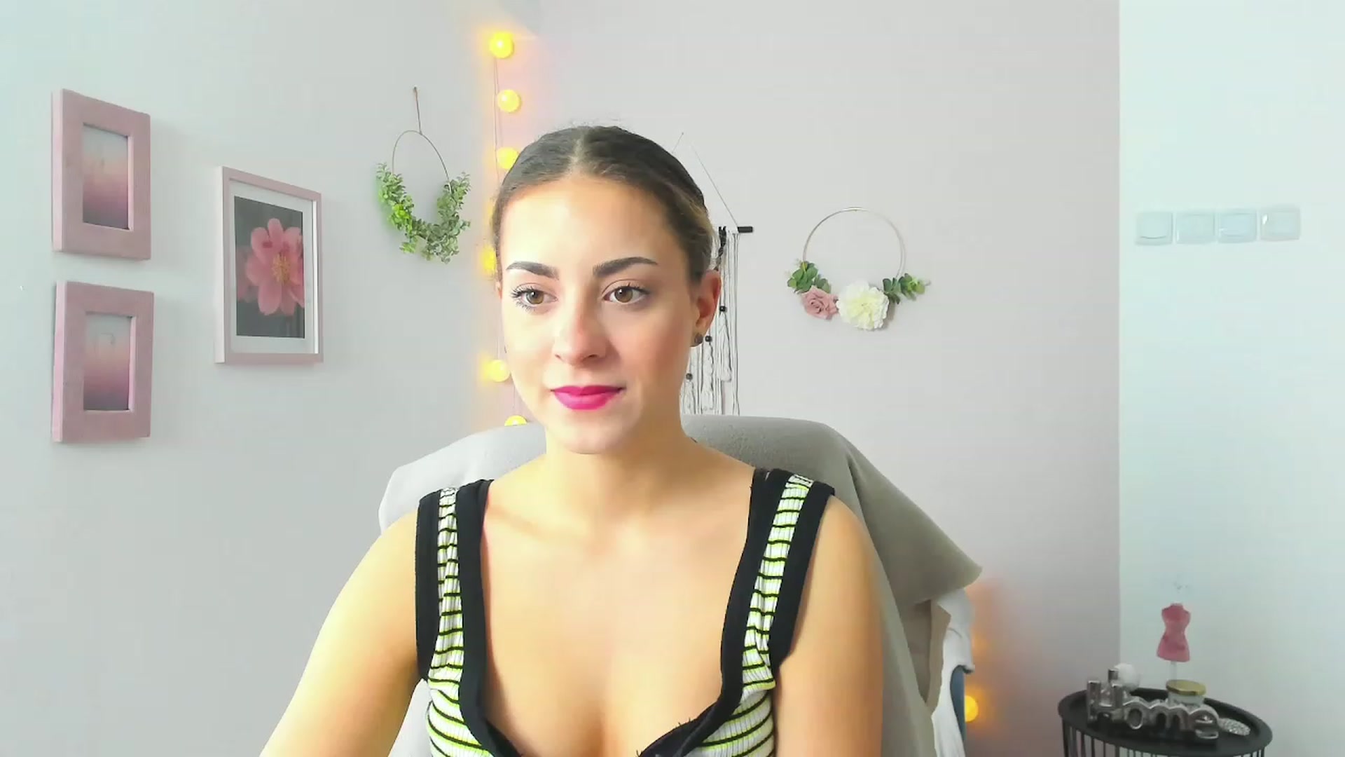 Gallery image thumbnail from Gia_Lopez18's myfreecams stream on, 05/04/2023, 10:03 image 18 of 20