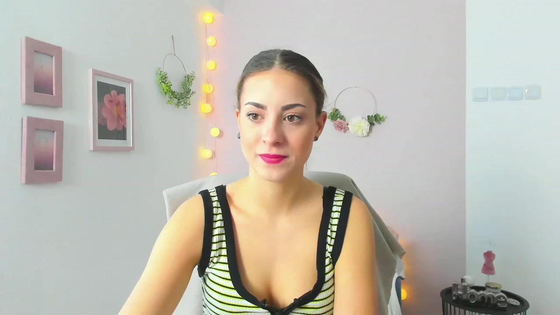 Gallery image thumbnail from Gia_Lopez18's myfreecams stream on, 05/04/2023, 10:03 image 4 of 20
