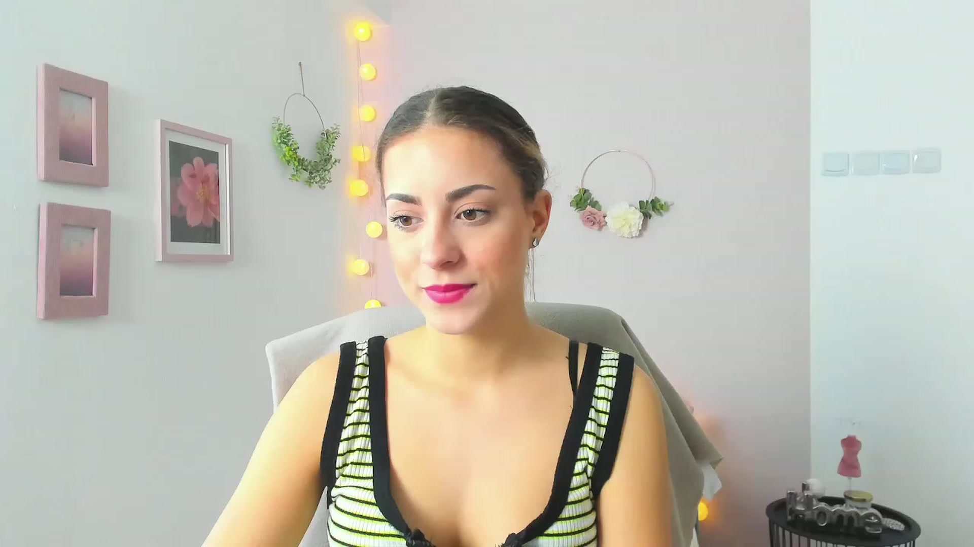 Gallery image thumbnail from Gia_Lopez18's myfreecams stream on, 05/04/2023, 10:03 image 11 of 20