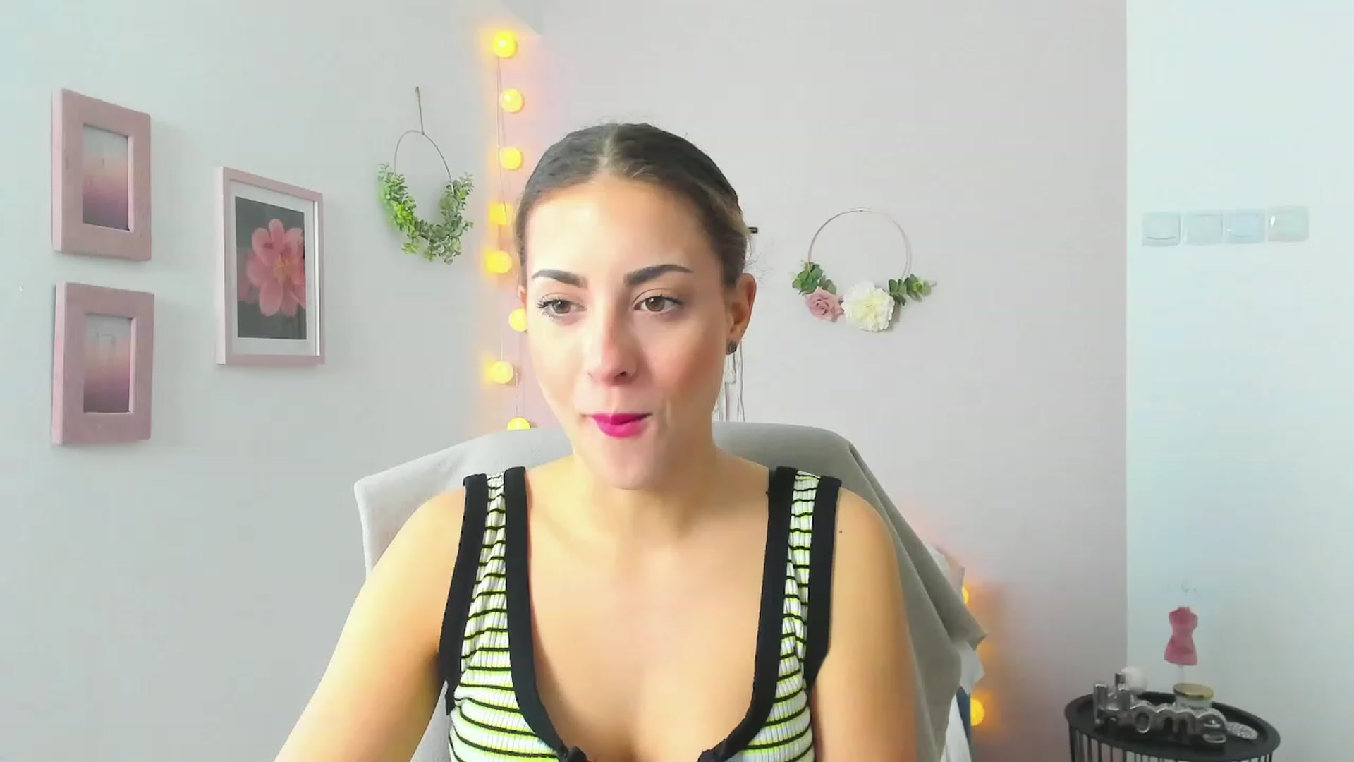 Gallery image thumbnail from Gia_Lopez18's myfreecams stream on, 05/04/2023, 10:03 image 9 of 20