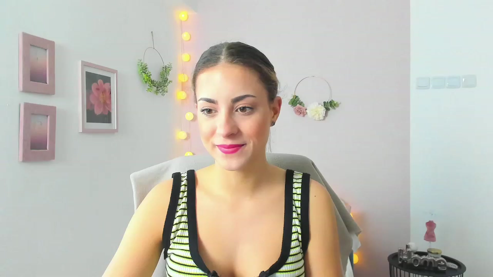 Gallery image thumbnail from Gia_Lopez18's myfreecams stream on, 05/04/2023, 10:03 image 8 of 20