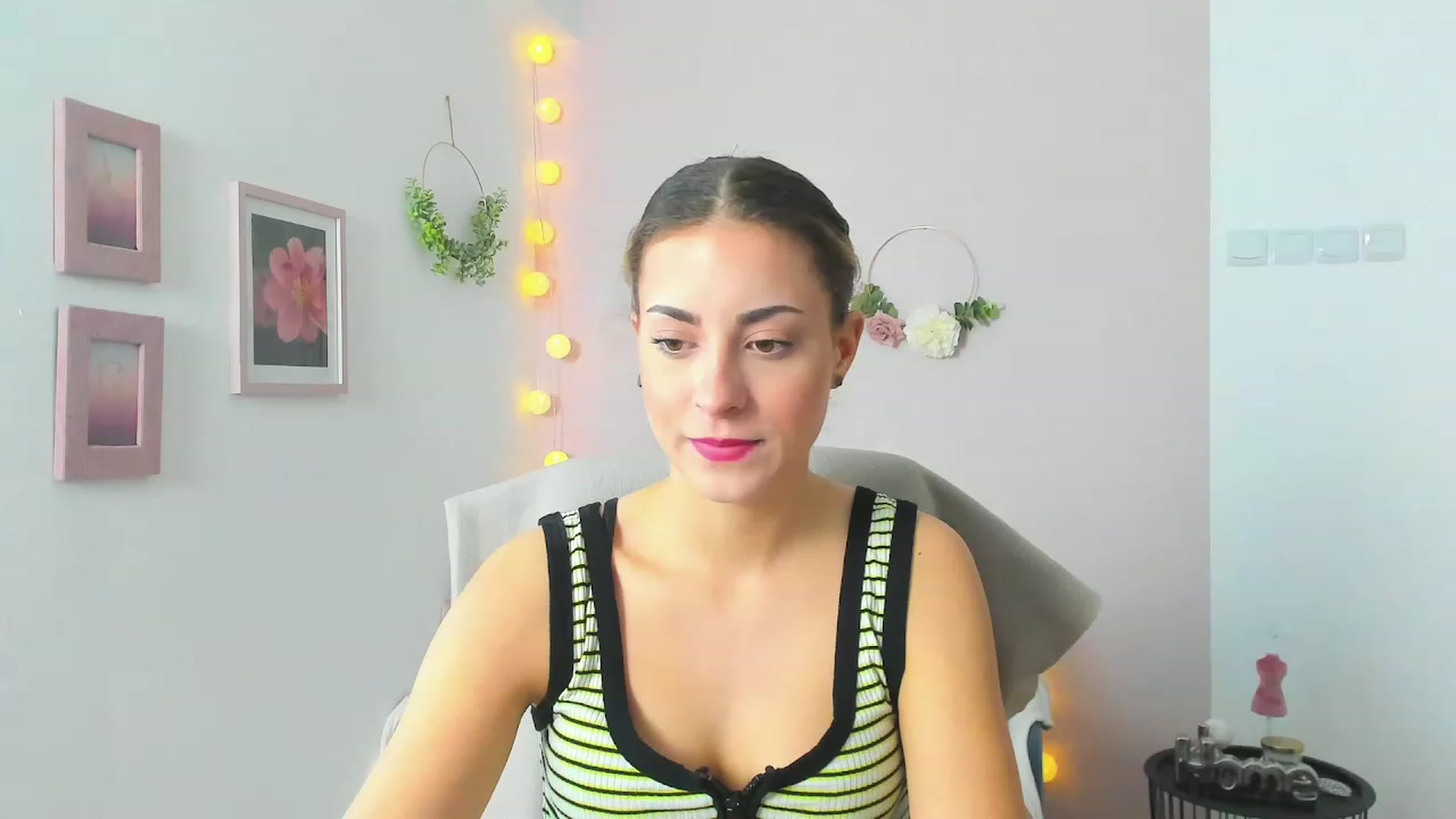 Gallery image thumbnail from Gia_Lopez18's myfreecams stream on, 05/04/2023, 10:49 image 16 of 20