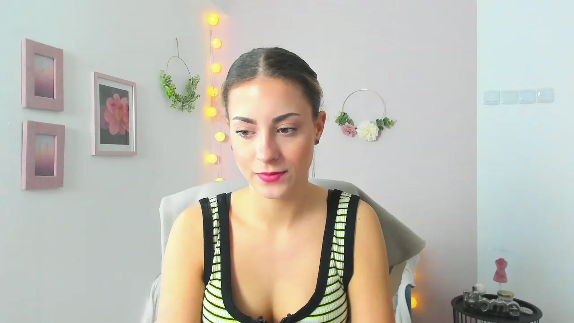 Gallery image thumbnail from Gia_Lopez18's myfreecams stream on, 05/04/2023, 10:49 image 7 of 20