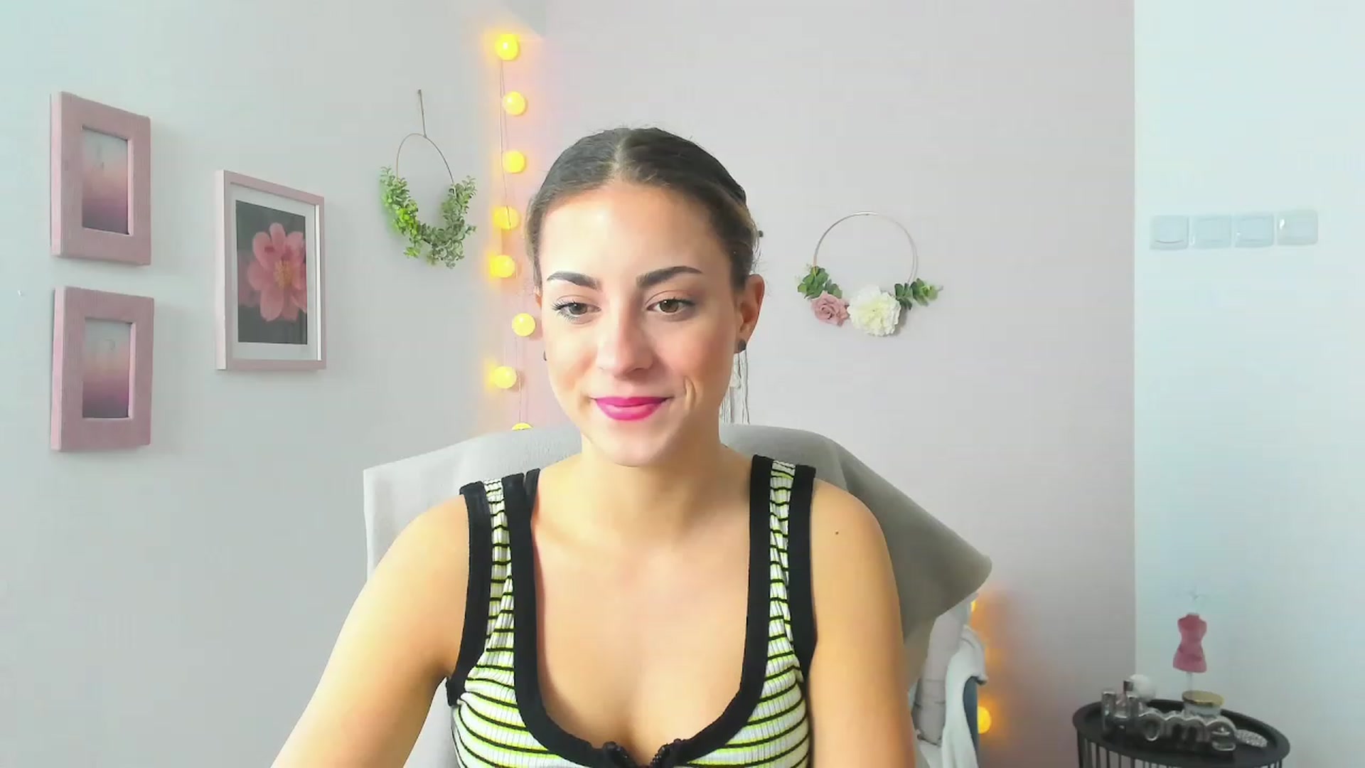Gallery image thumbnail from Gia_Lopez18's myfreecams stream on, 05/04/2023, 10:49 image 11 of 20