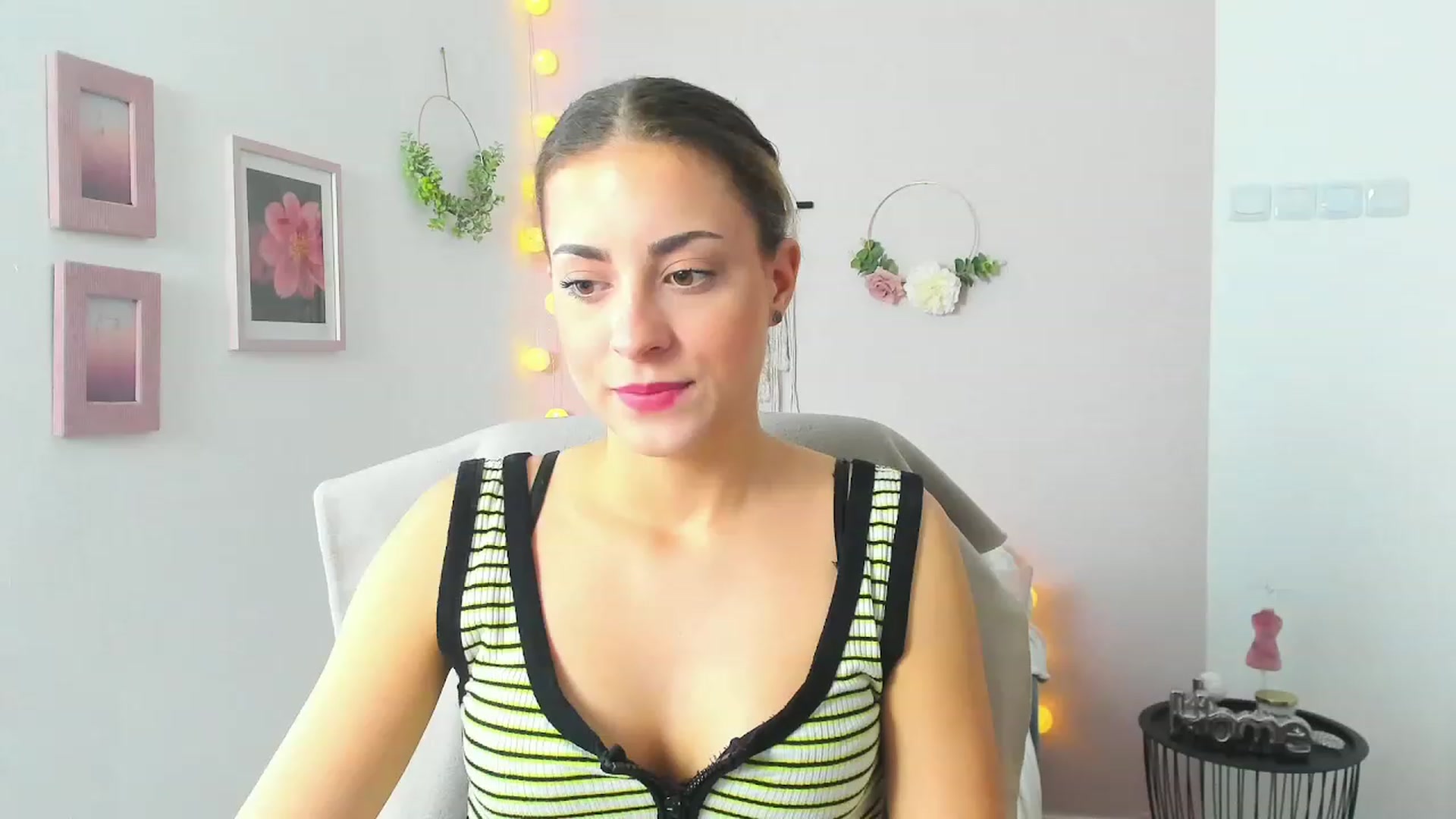 Gallery image thumbnail from Gia_Lopez18's myfreecams stream on, 05/04/2023, 12:49 image 14 of 20
