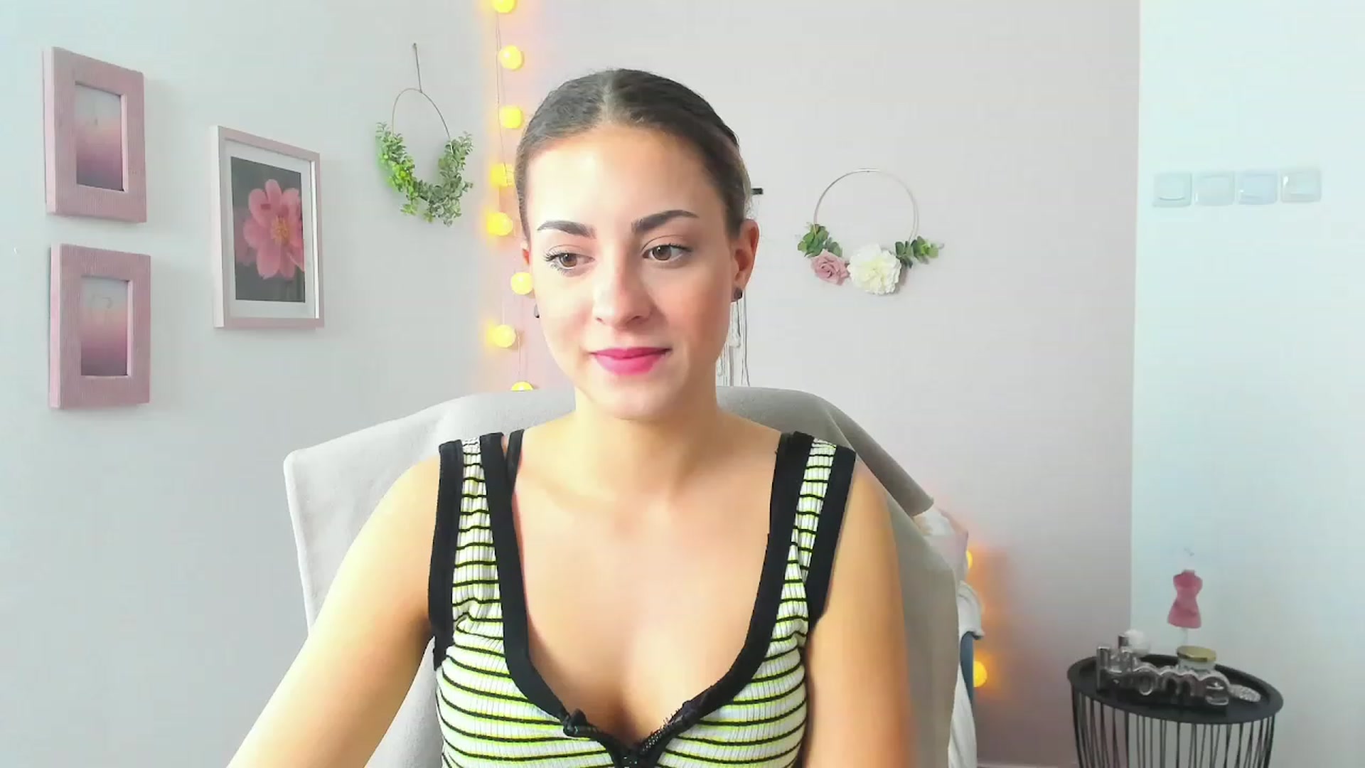 Gallery image thumbnail from Gia_Lopez18's myfreecams stream on, 05/04/2023, 12:49 image 12 of 20