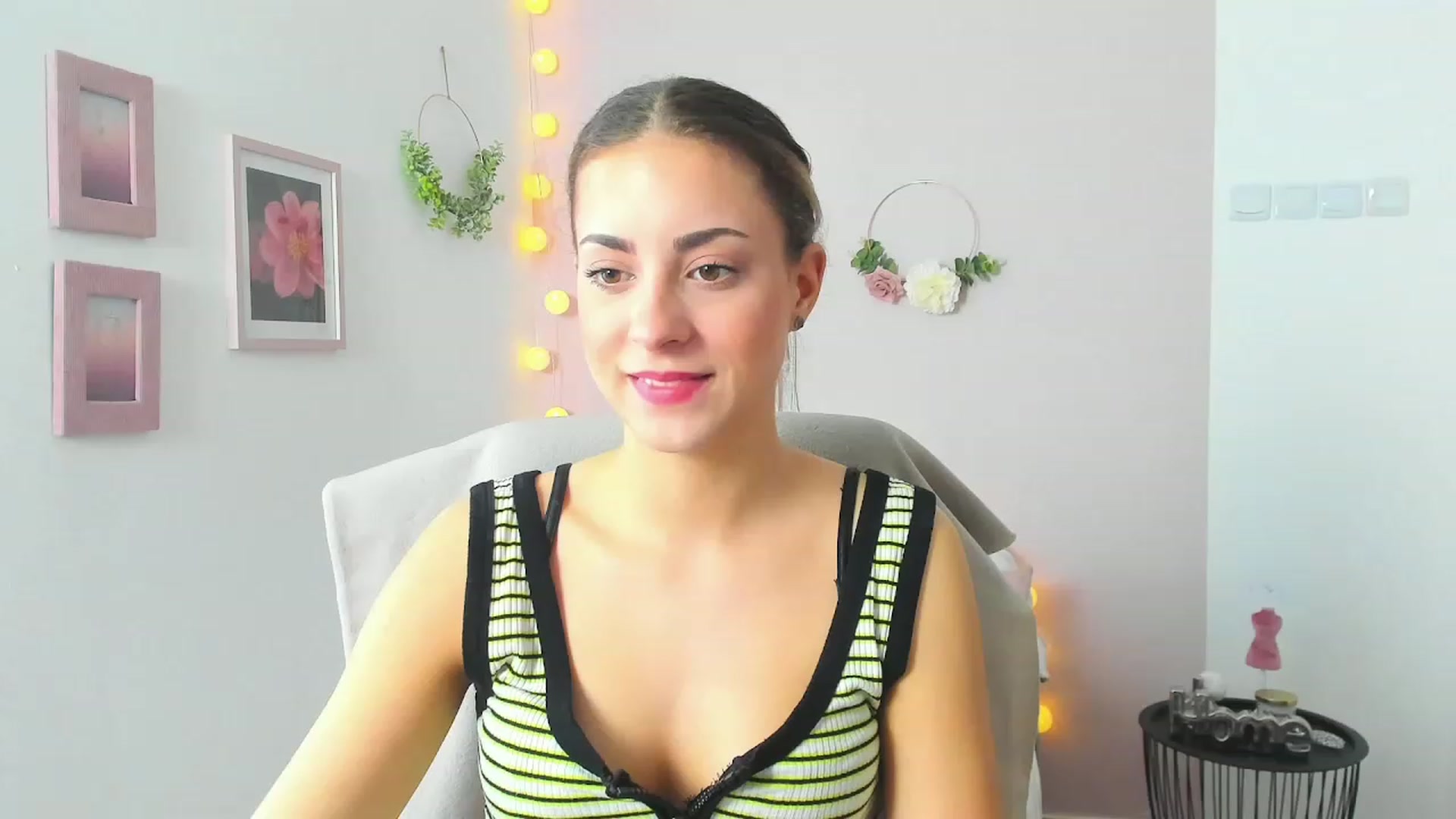 Gallery image thumbnail from Gia_Lopez18's myfreecams stream on, 05/04/2023, 12:49 image 15 of 20