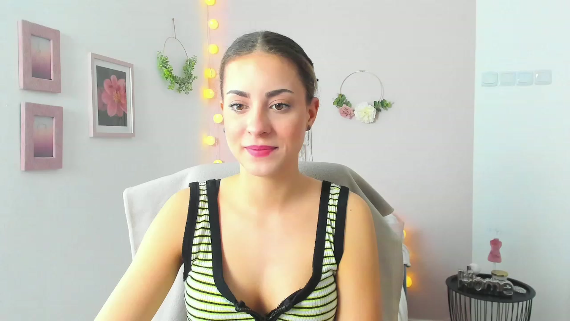 Gallery image thumbnail from Gia_Lopez18's myfreecams stream on, 05/04/2023, 12:49 image 16 of 20