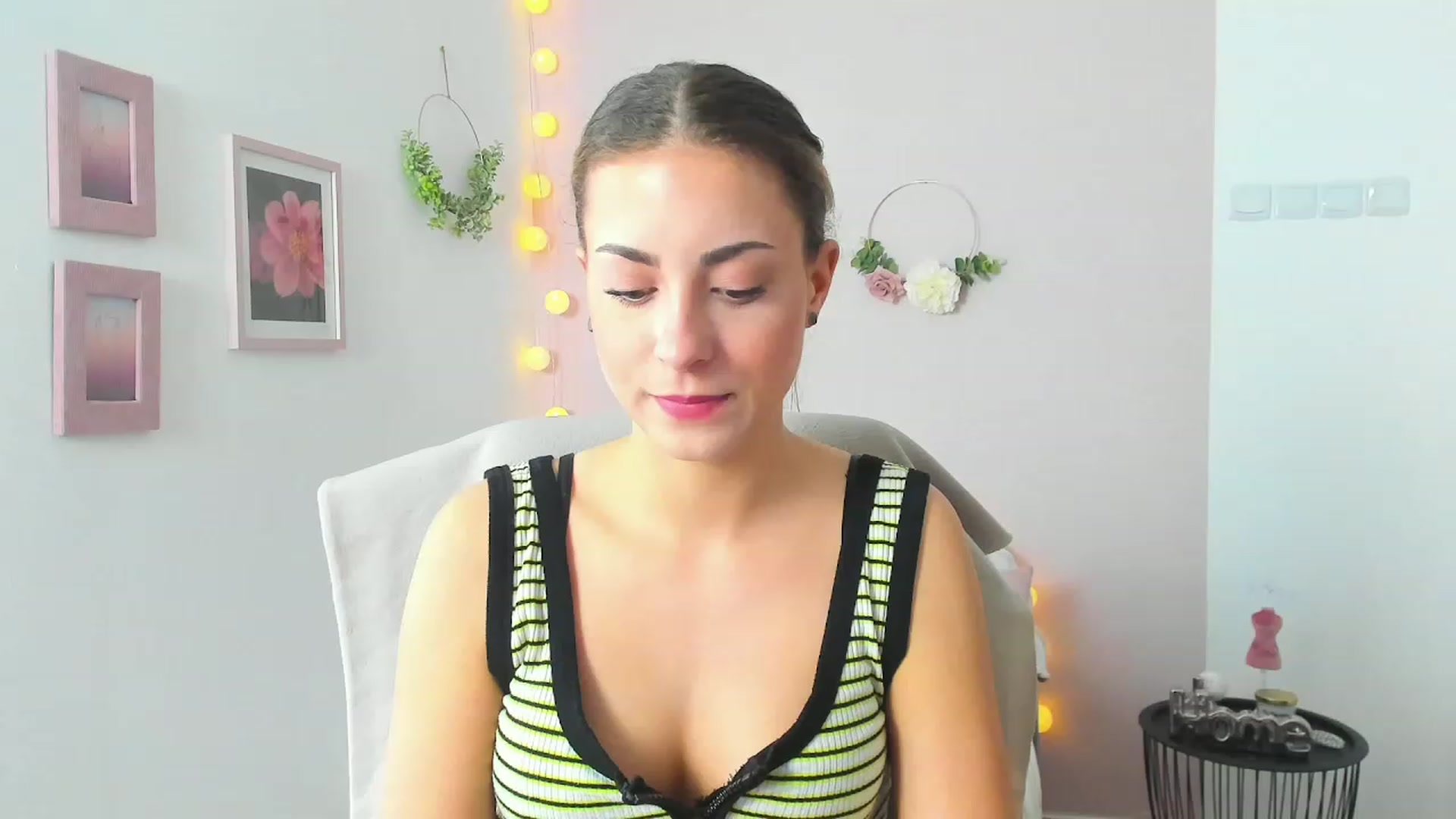 Gallery image thumbnail from Gia_Lopez18's myfreecams stream on, 05/04/2023, 12:49 image 10 of 20