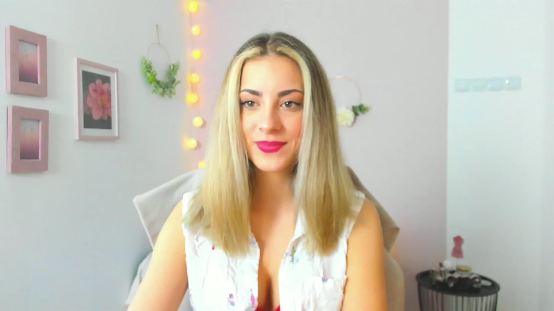Gallery image thumbnail from Gia_Lopez18's myfreecams stream on, 05/07/2023, 08:34 image 9 of 20