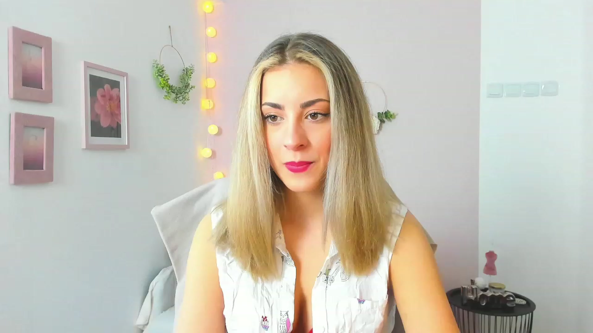 Gallery image thumbnail from Gia_Lopez18's myfreecams stream on, 05/07/2023, 08:34 image 12 of 20