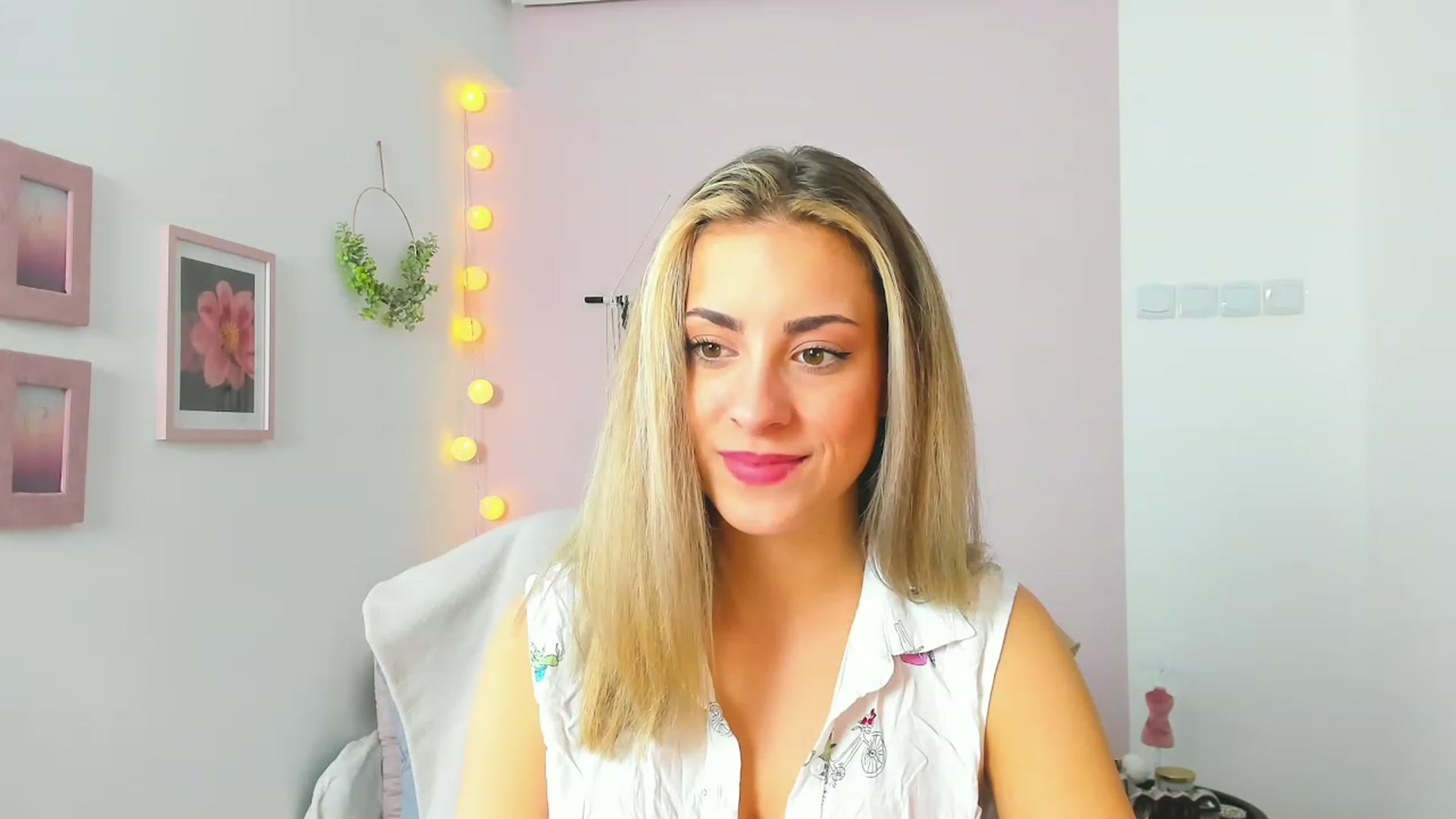 Gallery image thumbnail from Gia_Lopez18's myfreecams stream on, 05/07/2023, 11:51 image 12 of 20