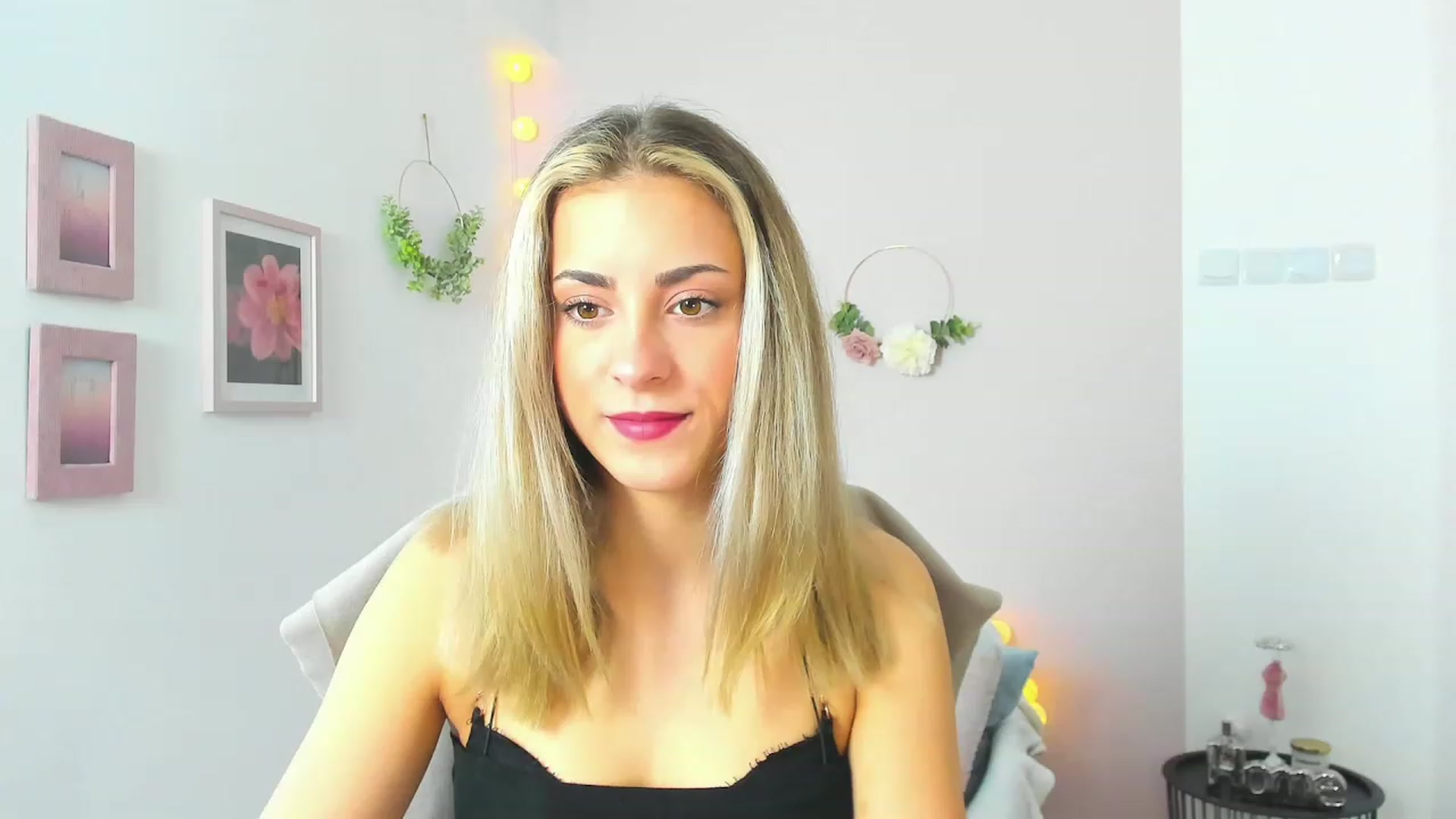 Gallery image thumbnail from Gia_Lopez18's myfreecams stream on, 05/08/2023, 10:12 image 17 of 20