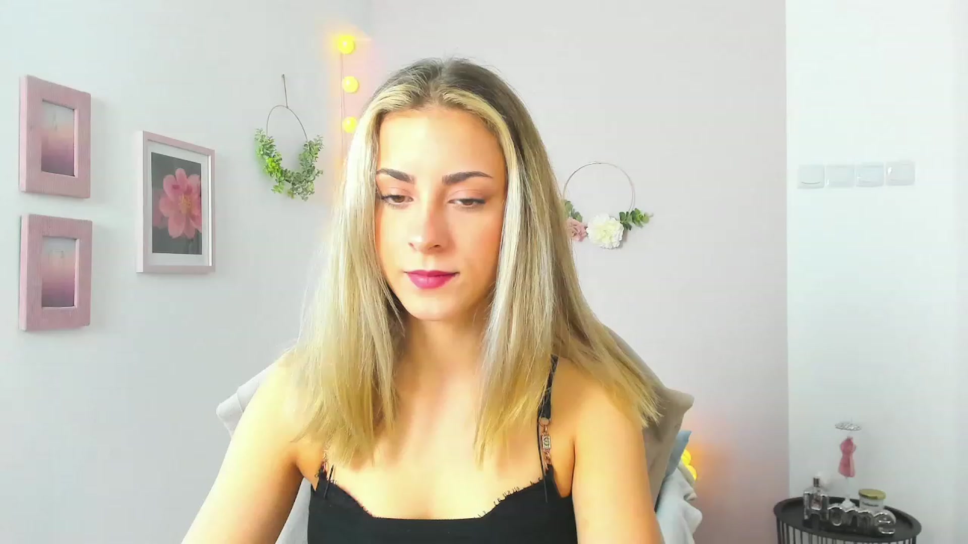 Gallery image thumbnail from Gia_Lopez18's myfreecams stream on, 05/08/2023, 10:12 image 13 of 20