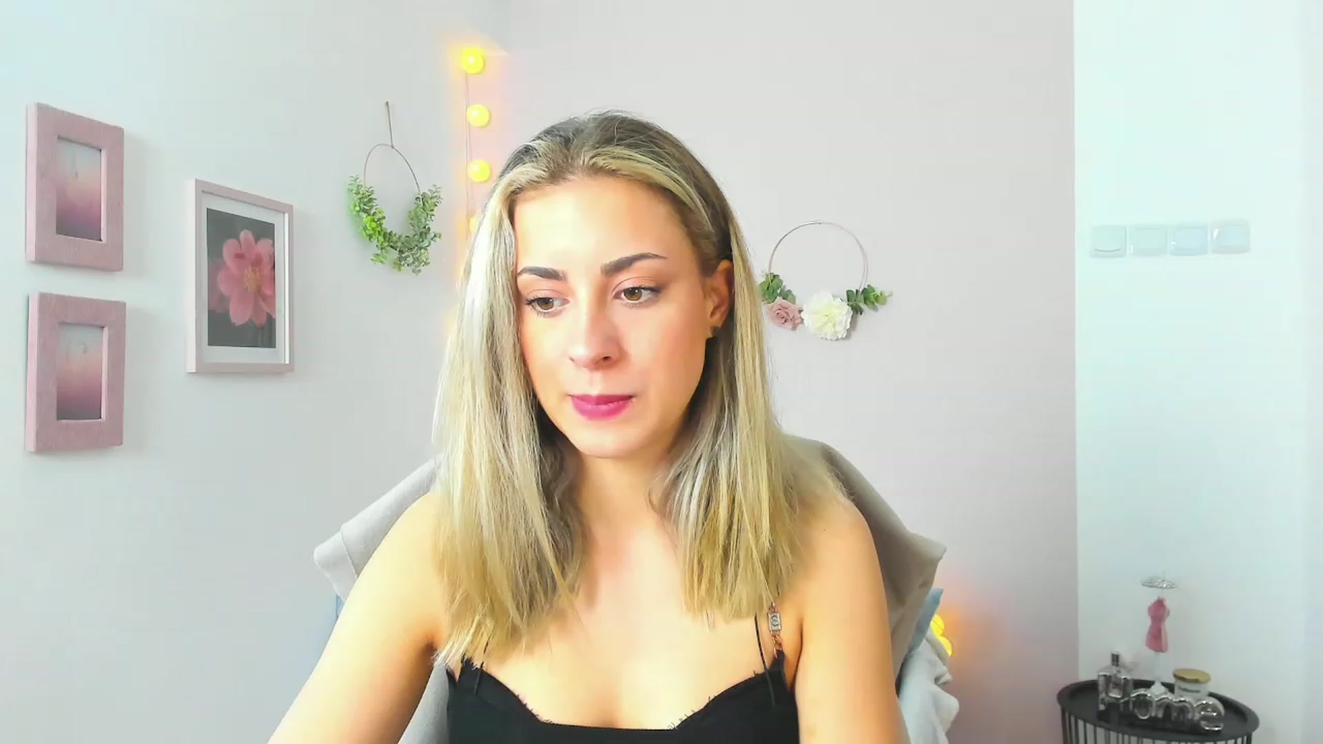 Gallery image thumbnail from Gia_Lopez18's myfreecams stream on, 05/08/2023, 11:52 image 10 of 20