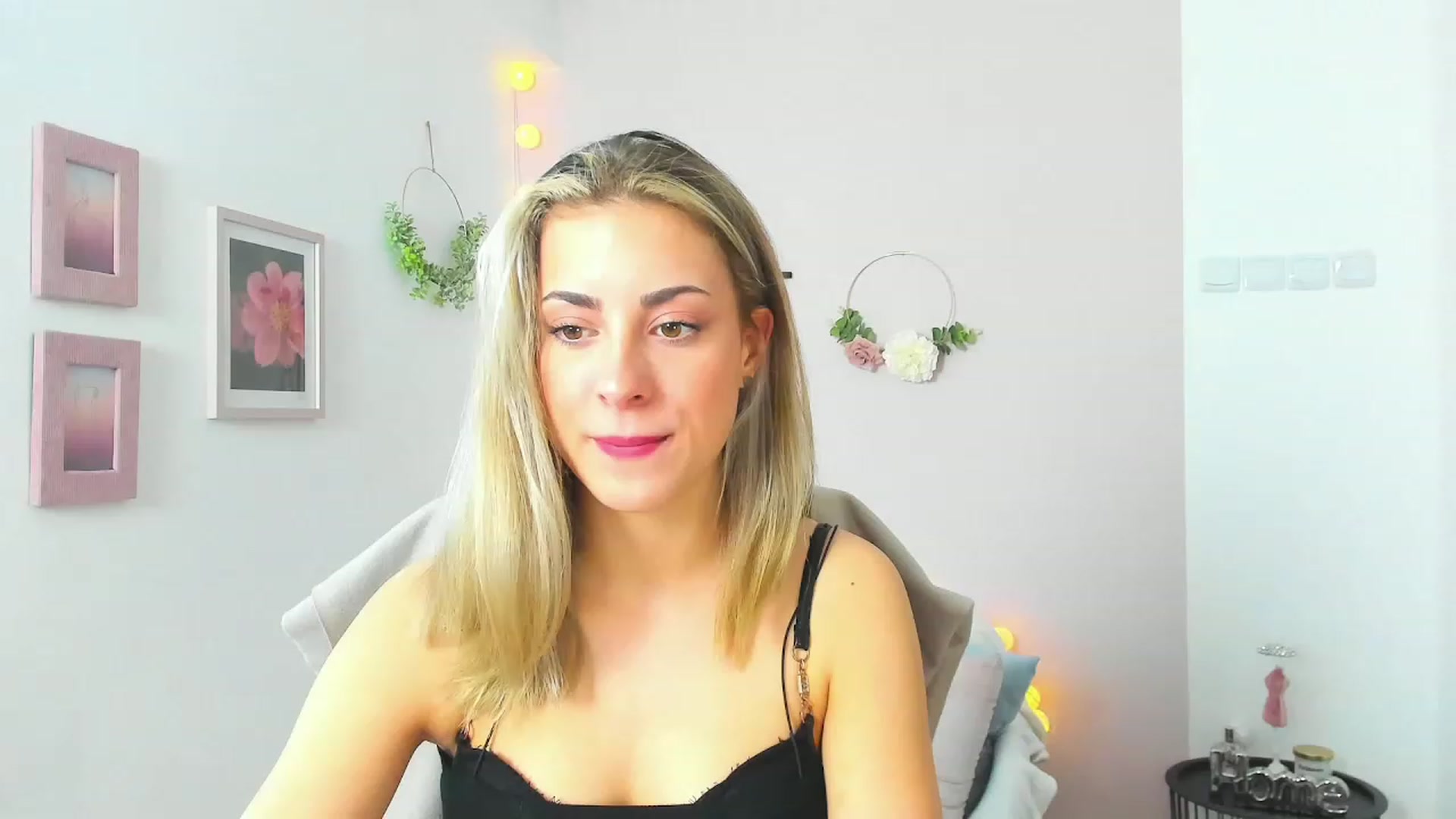 Gallery image thumbnail from Gia_Lopez18's myfreecams stream on, 05/08/2023, 12:54 image 2 of 20
