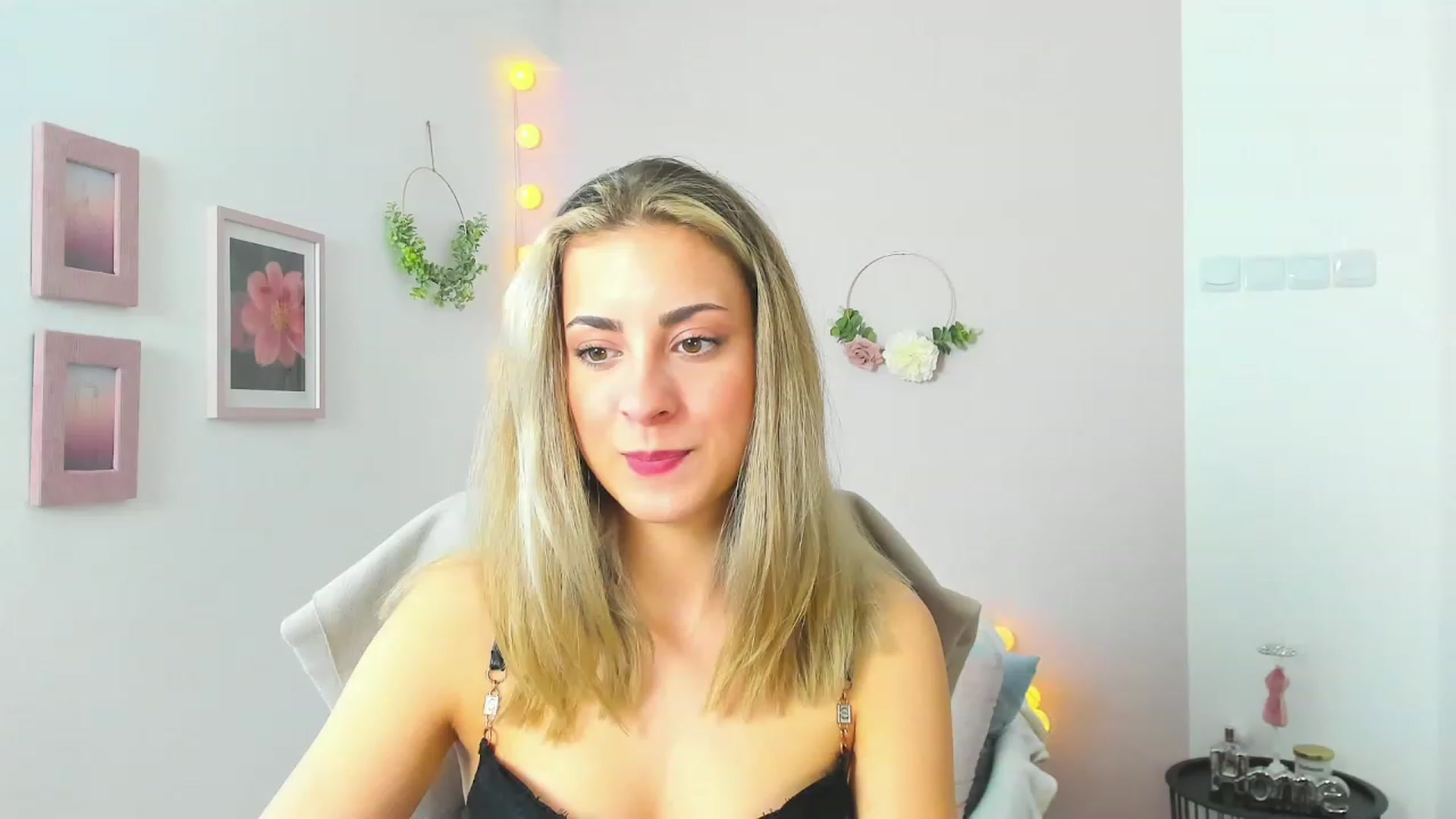 Gallery image thumbnail from Gia_Lopez18's myfreecams stream on, 05/08/2023, 12:54 image 20 of 20
