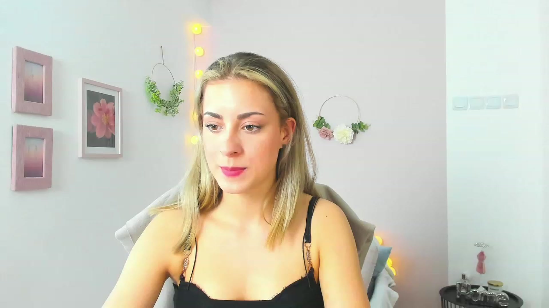 Gallery image thumbnail from Gia_Lopez18's myfreecams stream on, 05/08/2023, 12:54 image 9 of 20