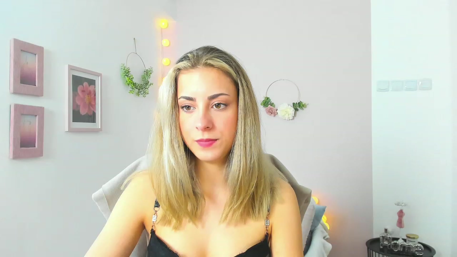Gallery image thumbnail from Gia_Lopez18's myfreecams stream on, 05/08/2023, 12:54 image 19 of 20